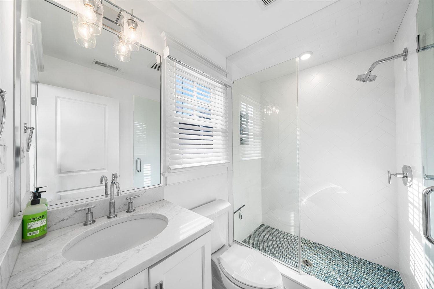 437 20th Street Unit: 437