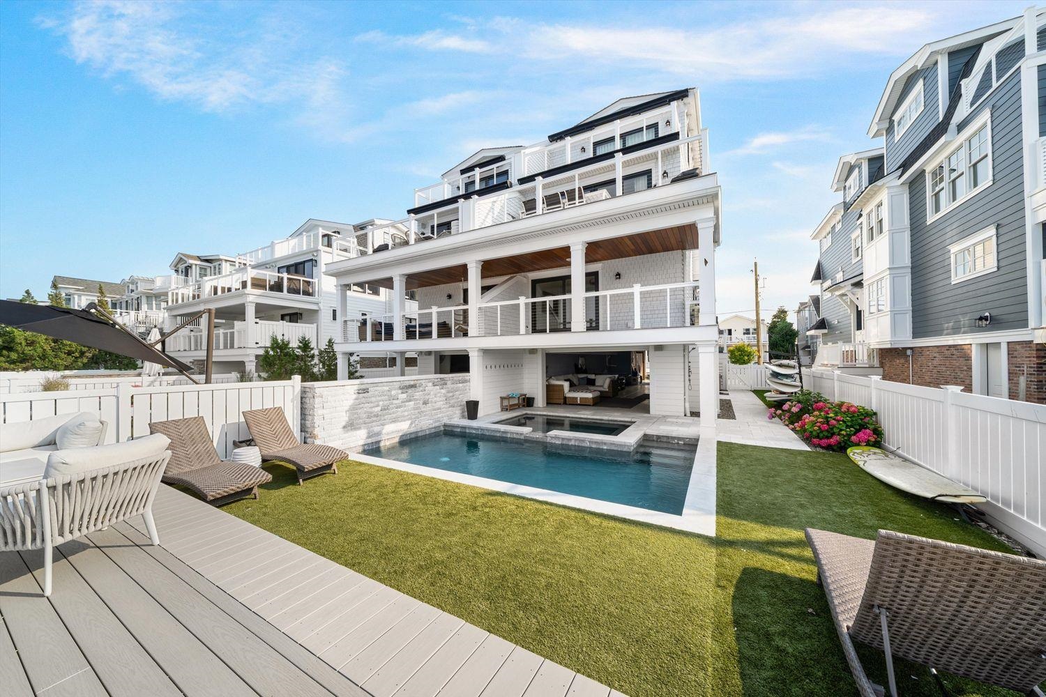 437 20th Street Unit: 437