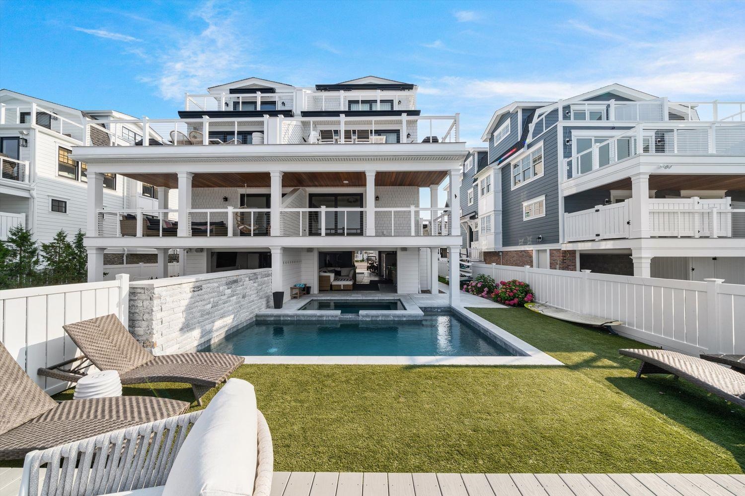 437 20th Street Unit: 437