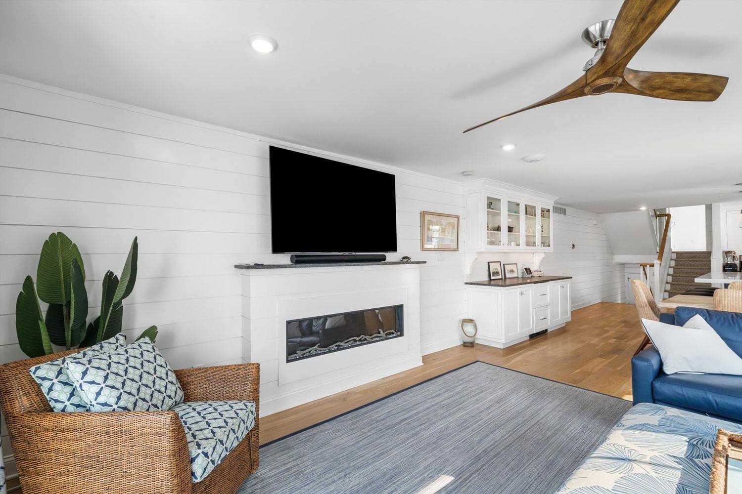 437 20th Street Unit: 437