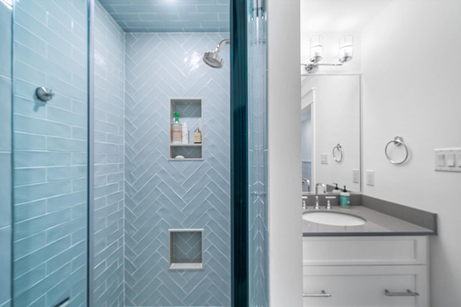 437 20th Street Unit: 437