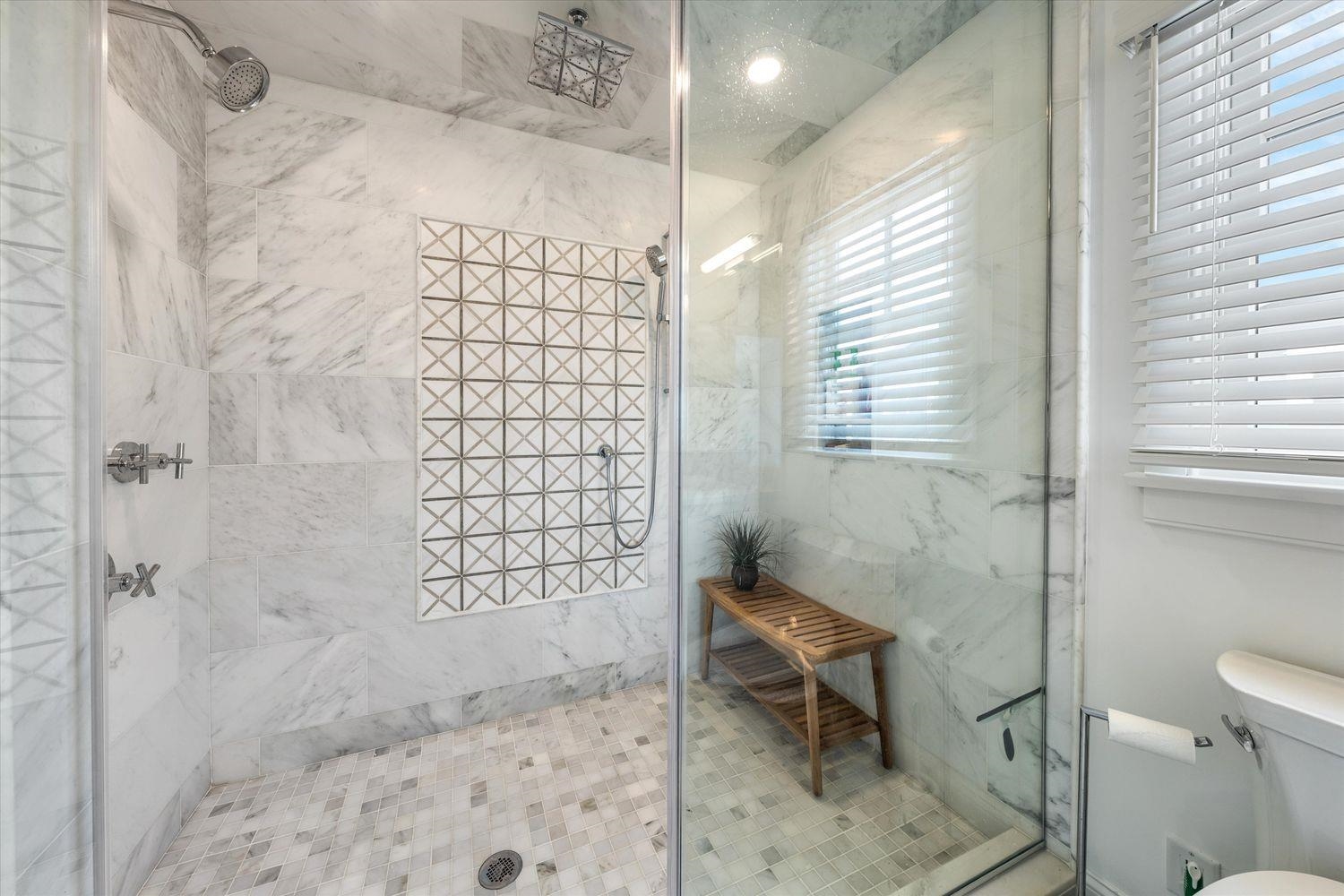 437 20th Street Unit: 437