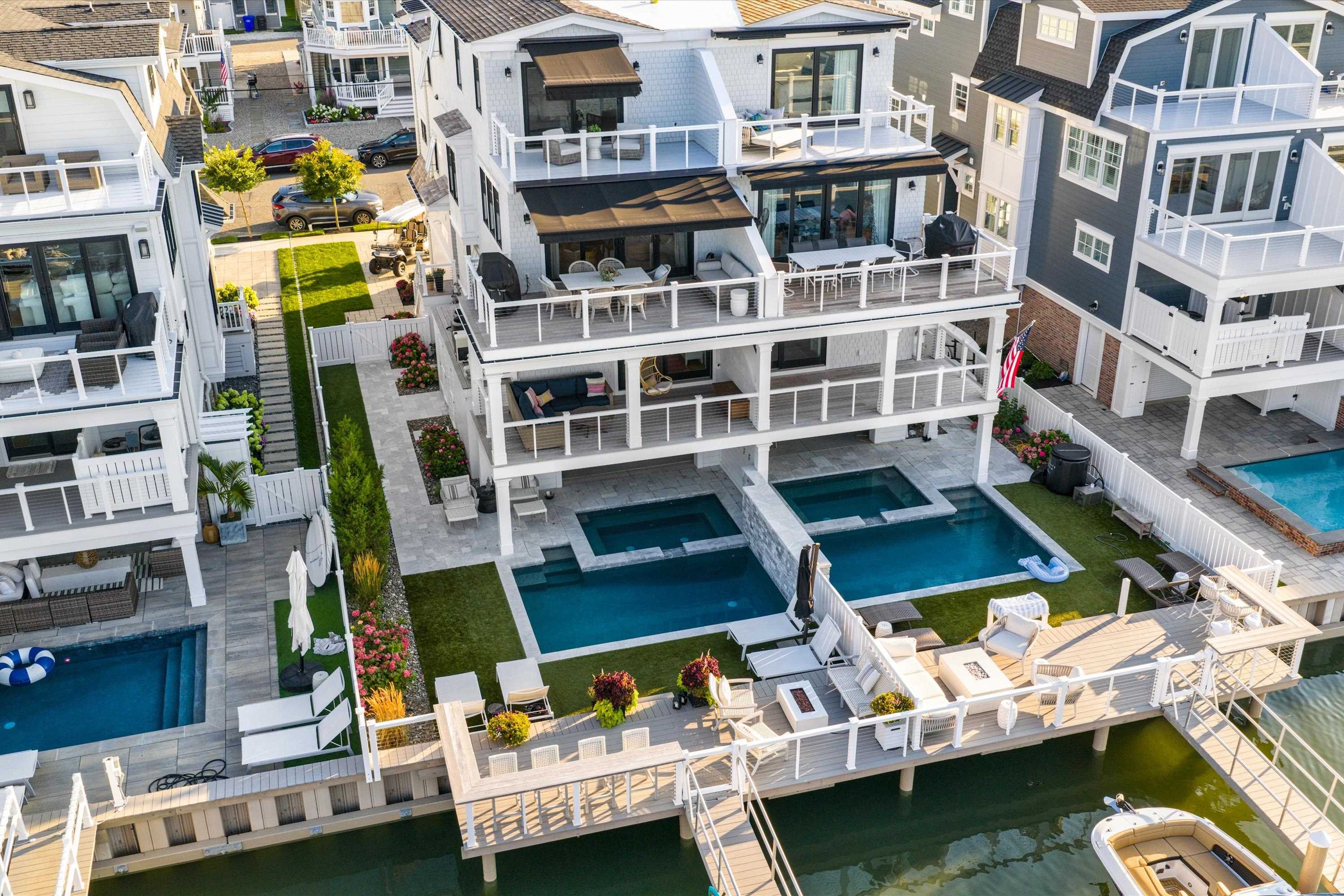435 20th Street Unit: 435