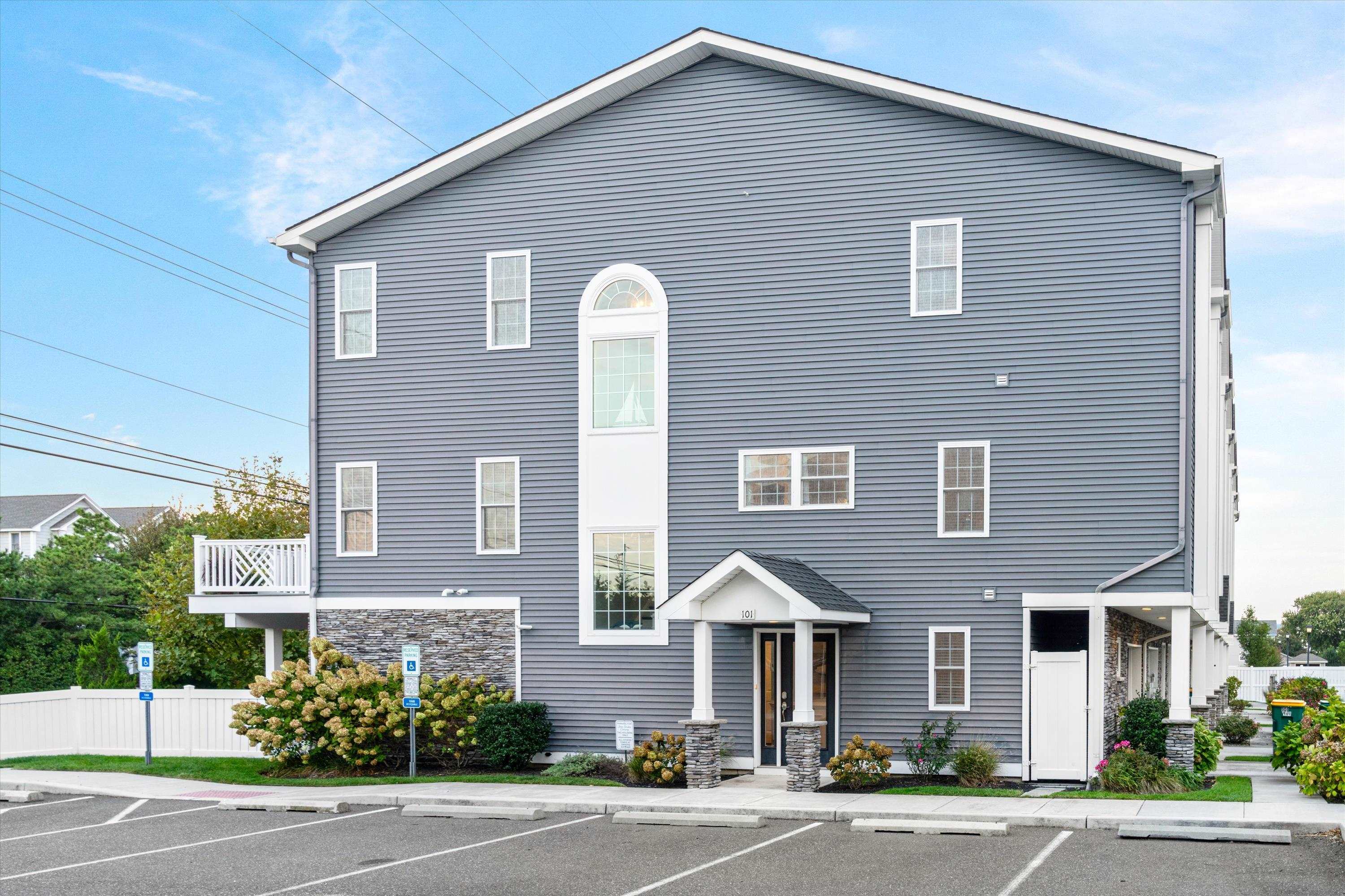 1116 Stone Harbor Blvd Unit: 101