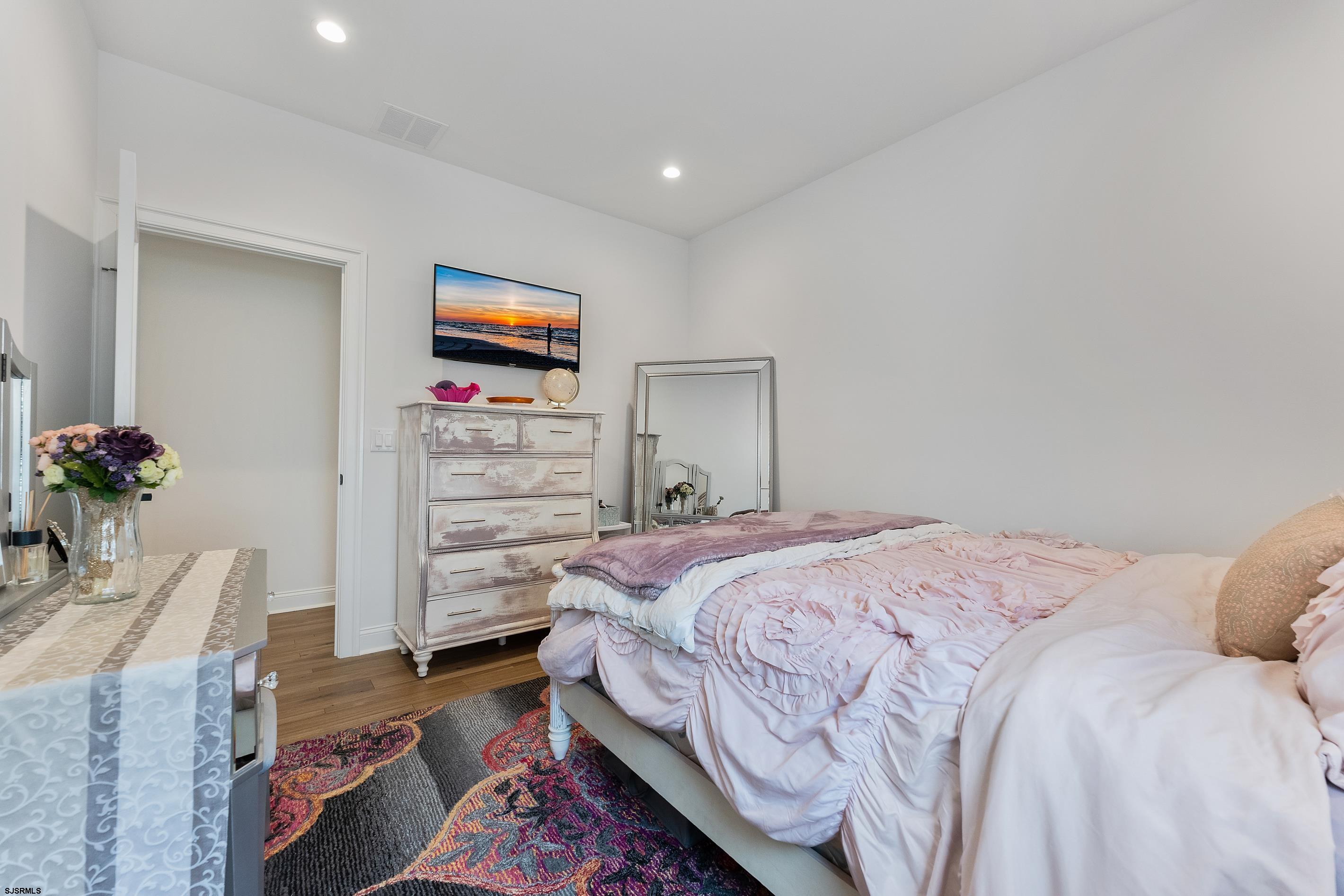 14 S Hillside Ave Unit: B