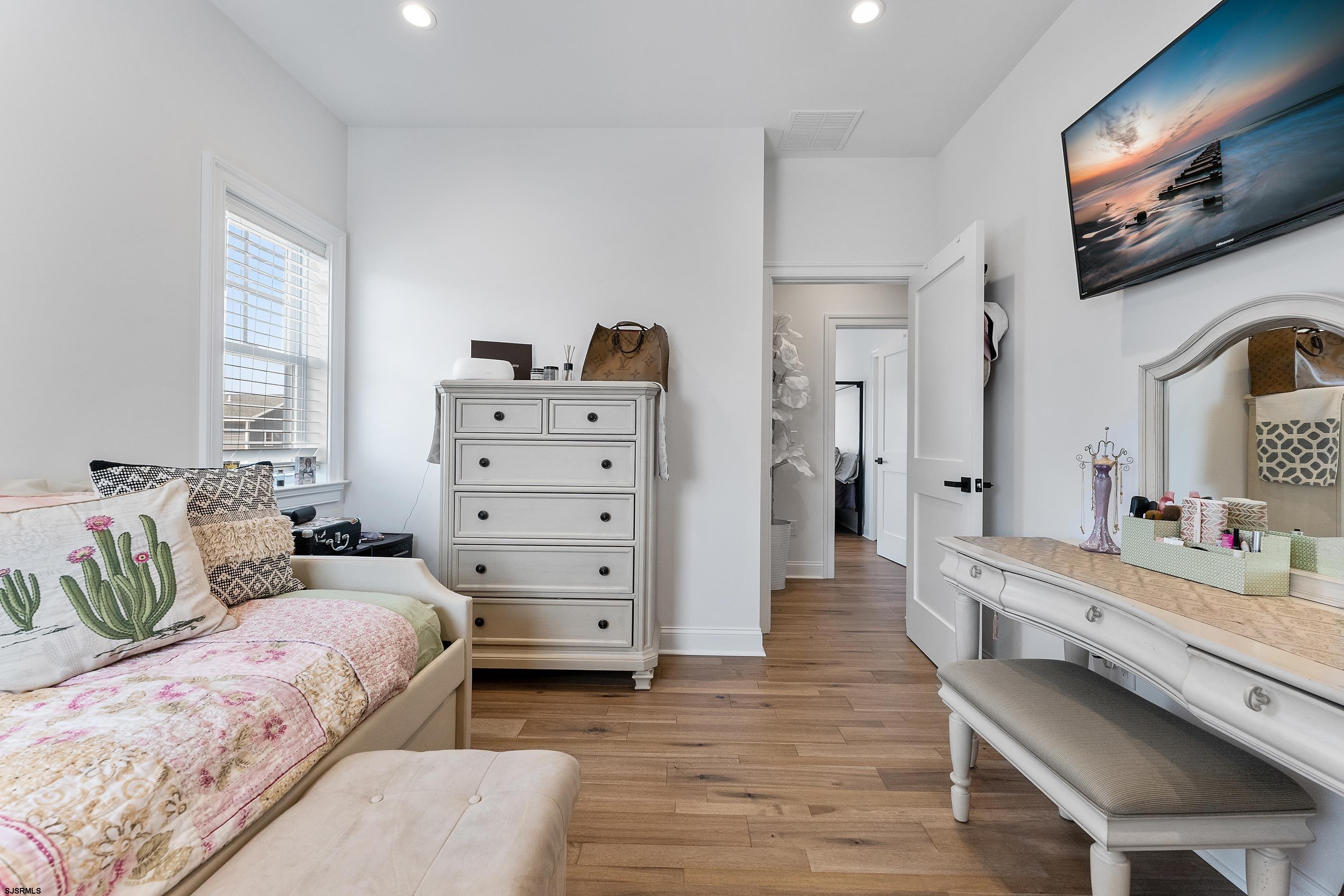 14 S Hillside Ave Unit: B