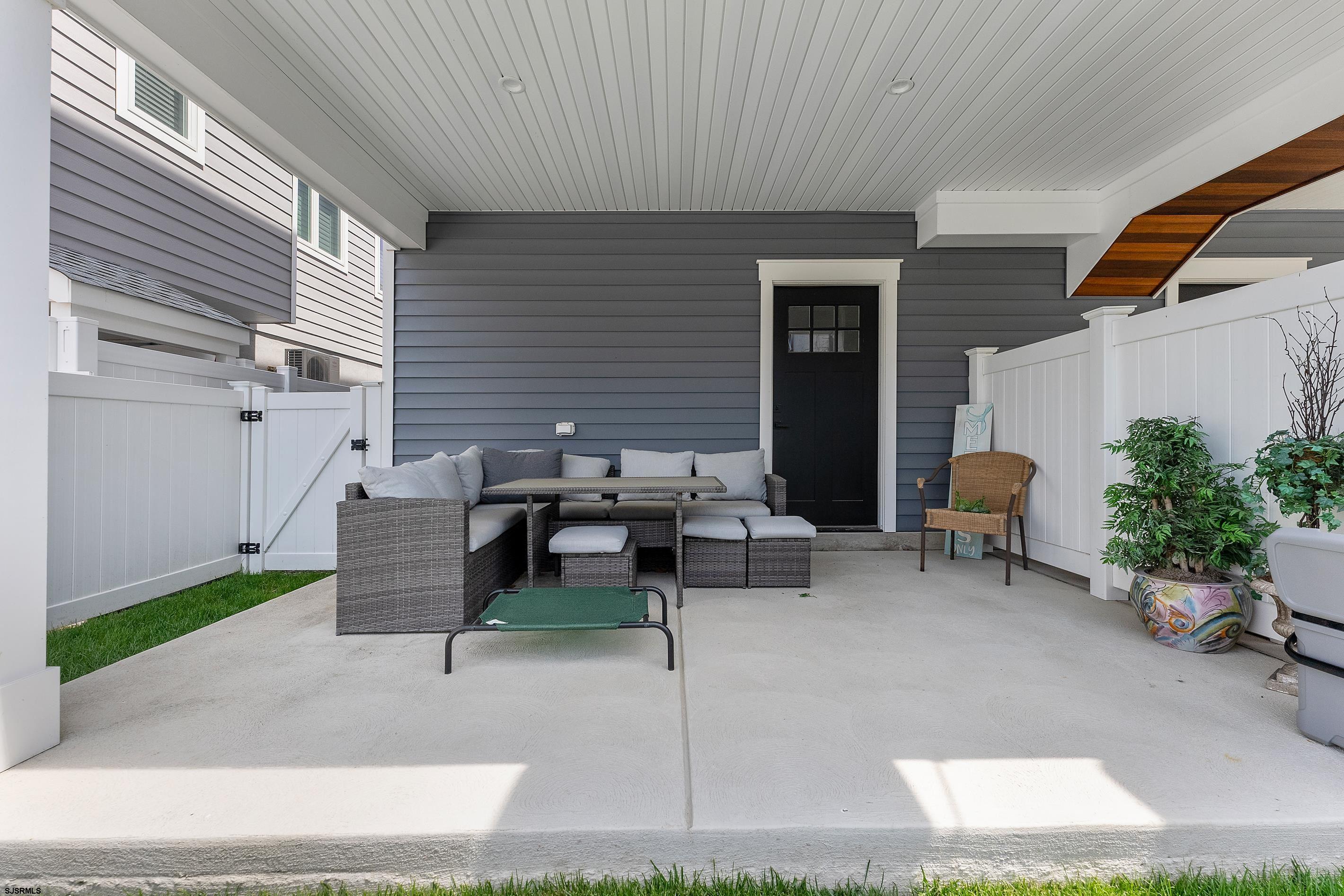 14 S Hillside Ave Unit: B
