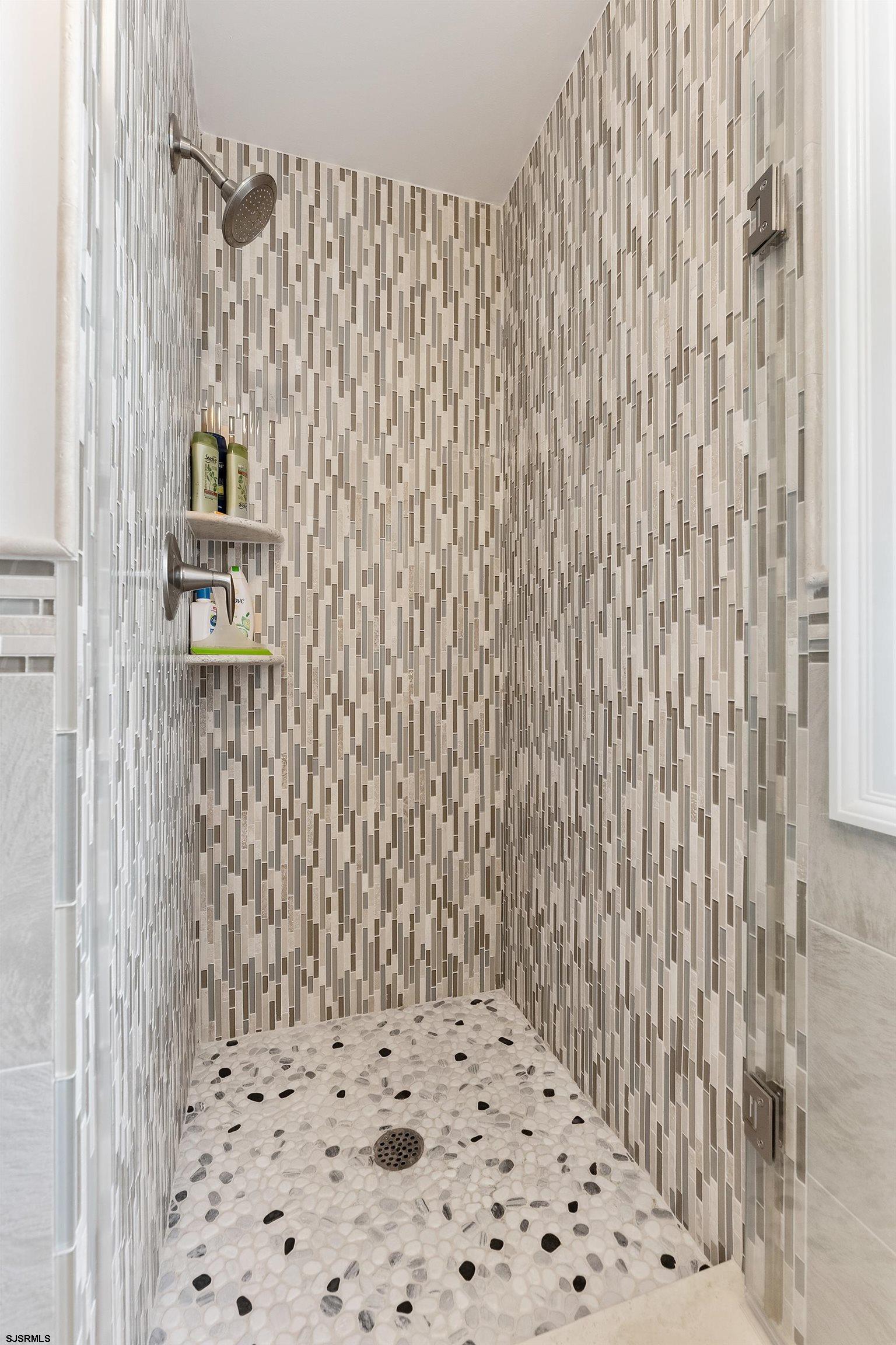 7 N Adams Ave Unit: B