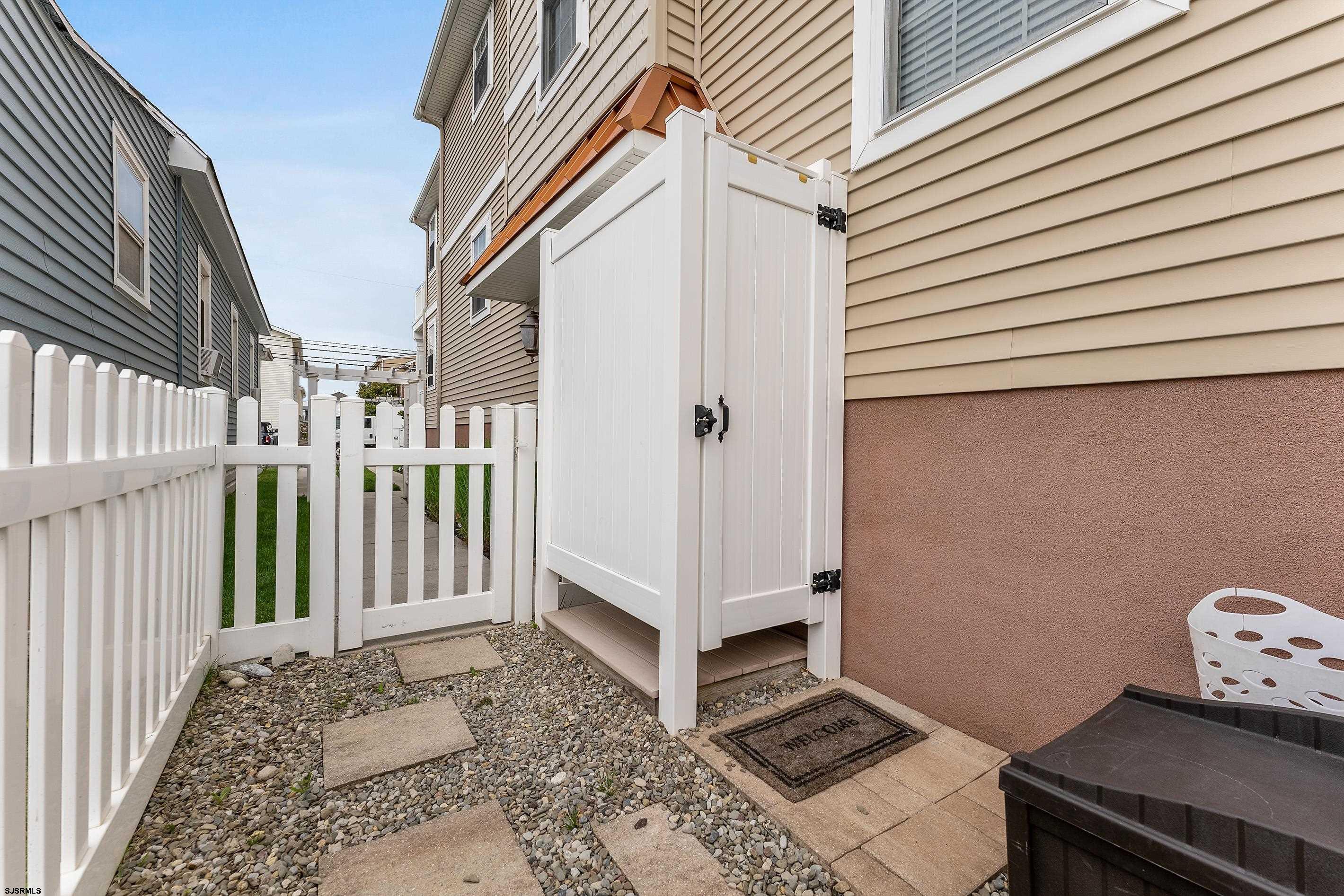 7 N Adams Ave Unit: B