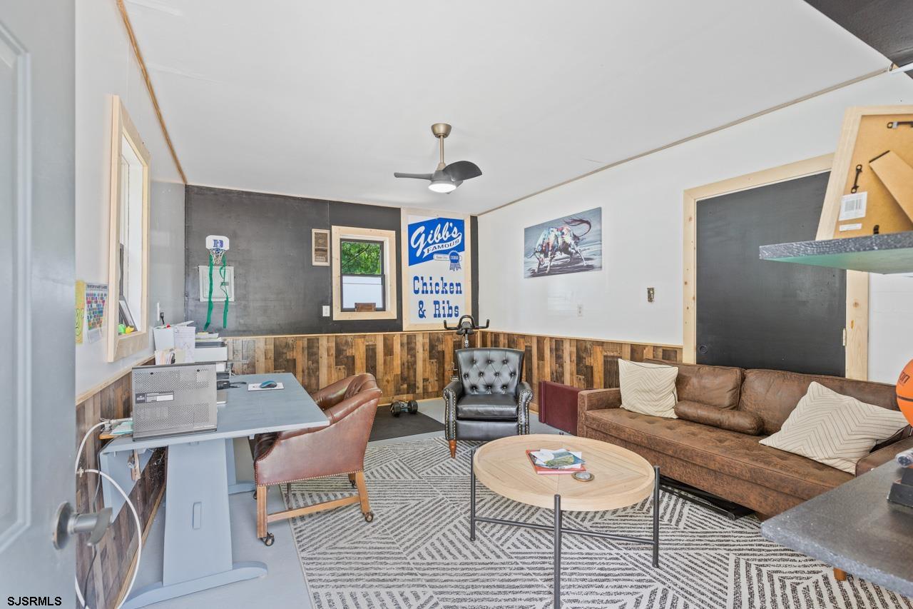 542 Oak Ave