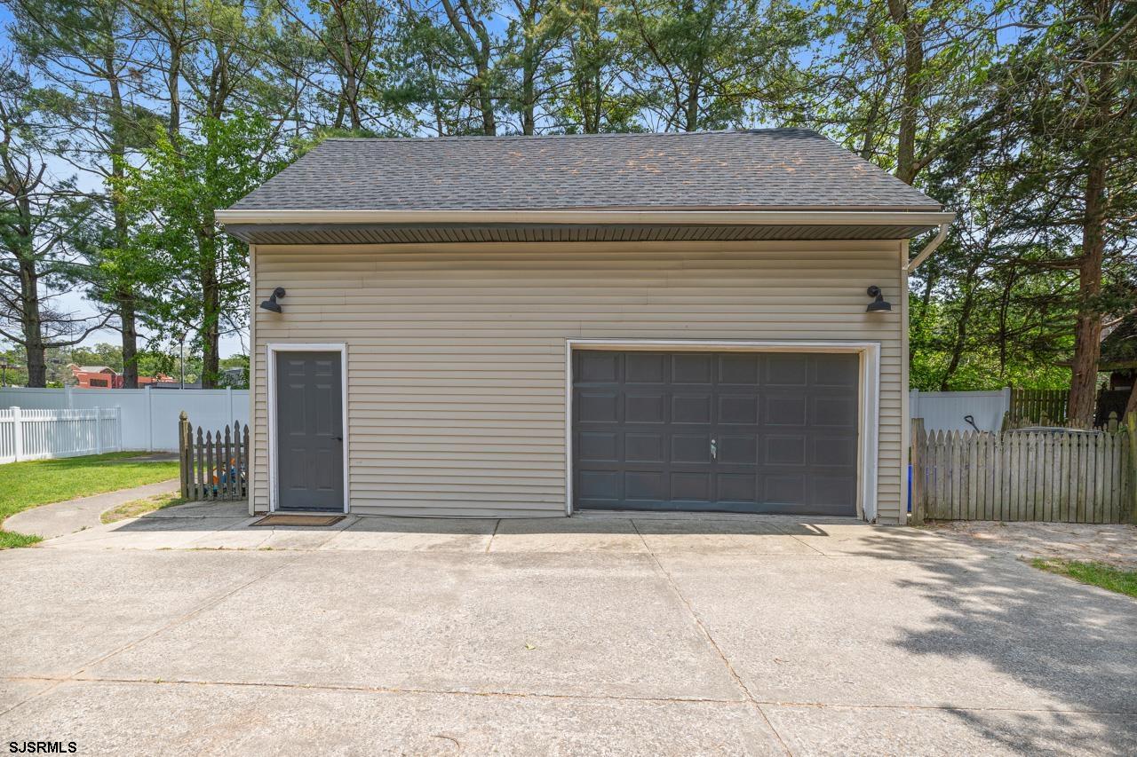 542 Oak Ave