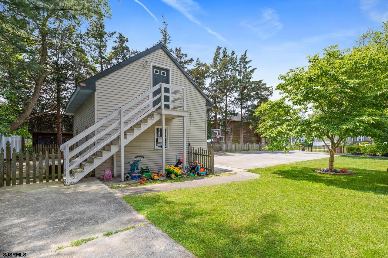 542 Oak Ave