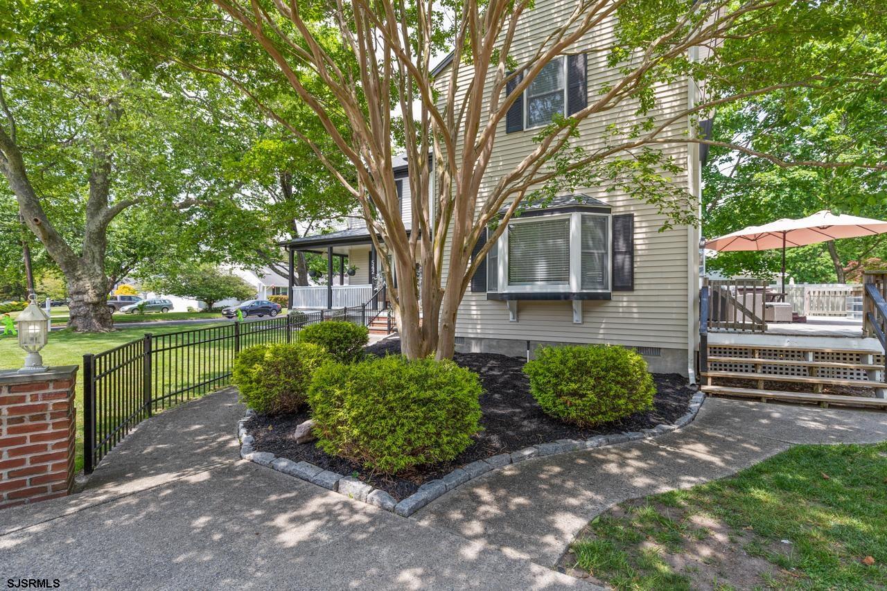 542 Oak Ave