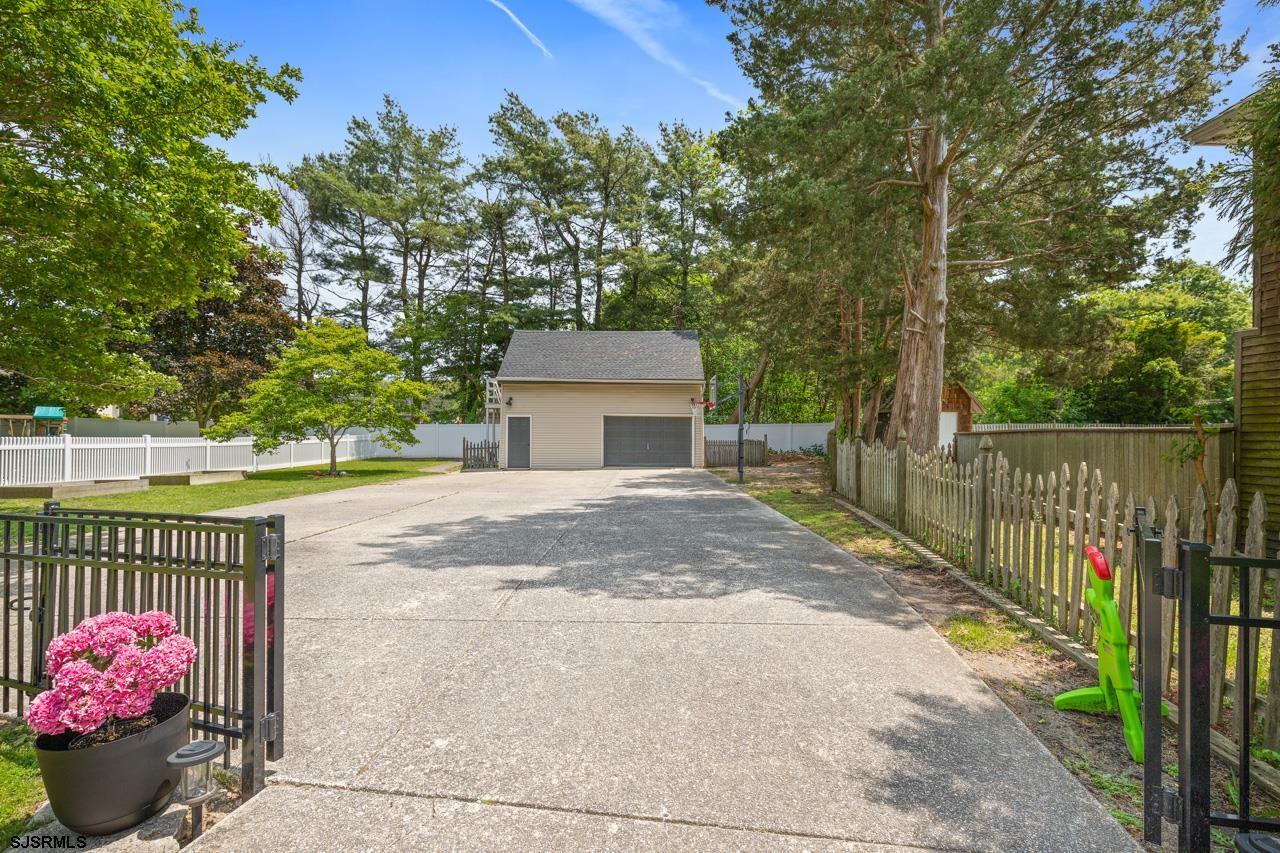 542 Oak Ave