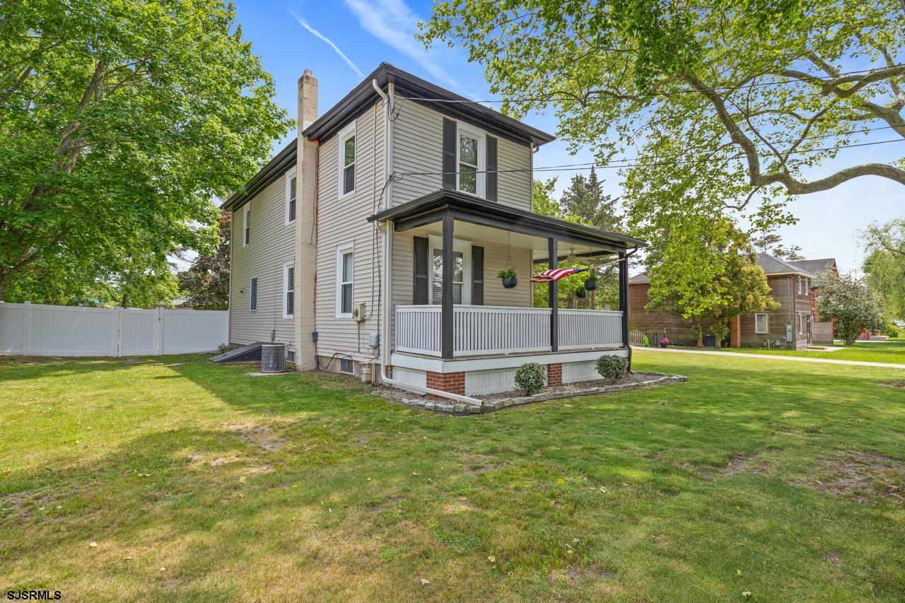542 Oak Ave