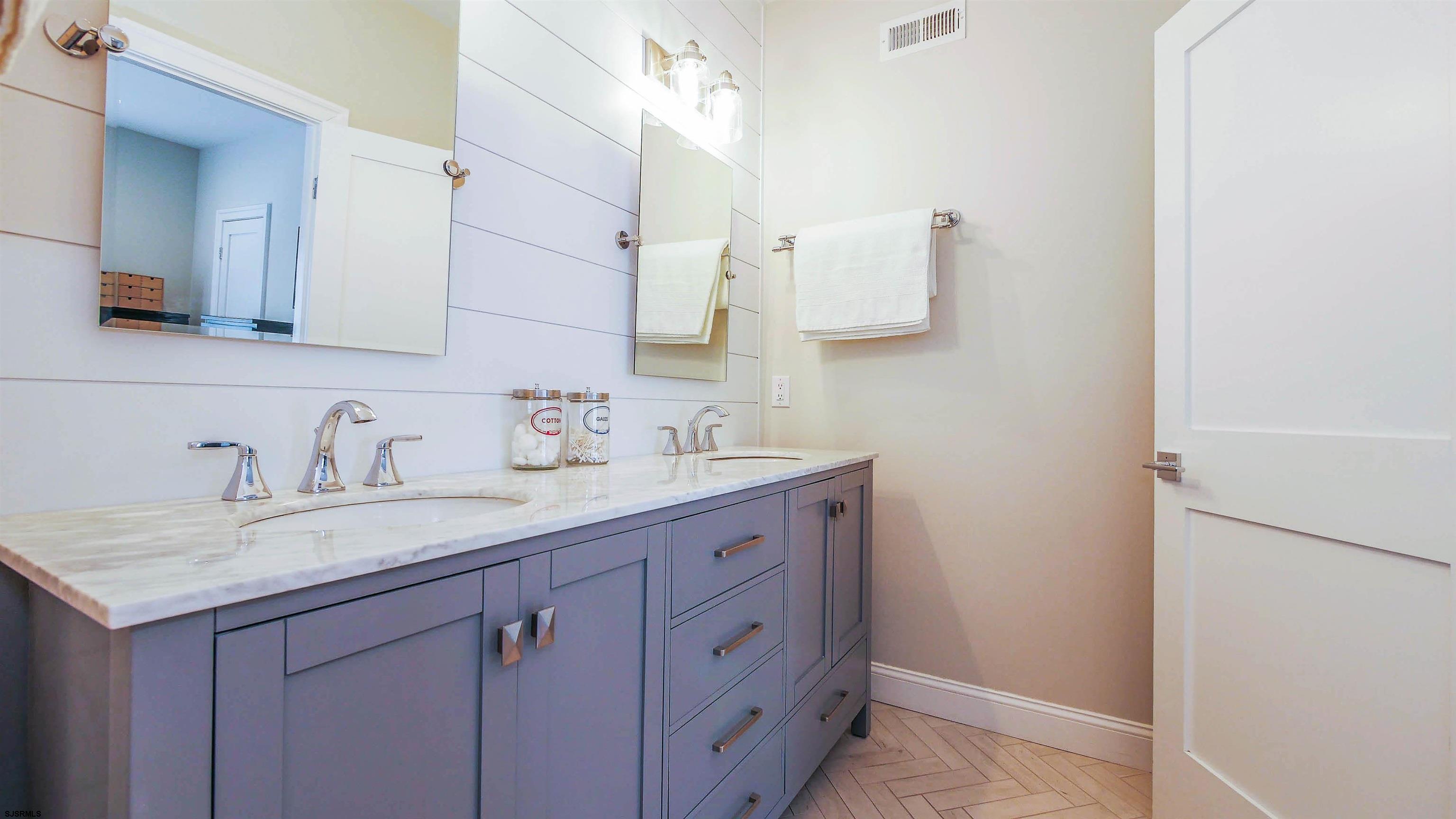 14 S Hillside Ave Unit: A