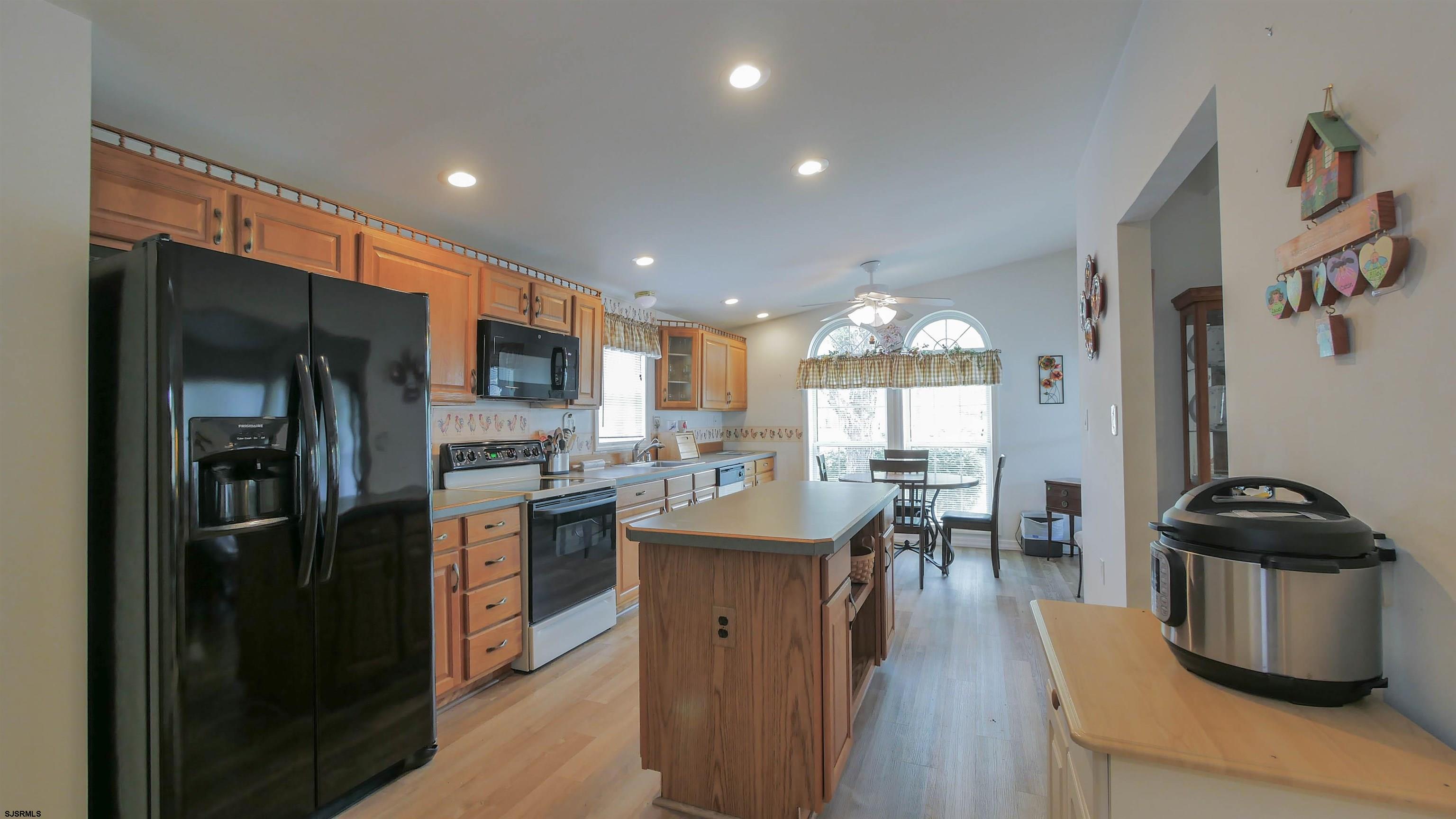 85 Oakmont Dr