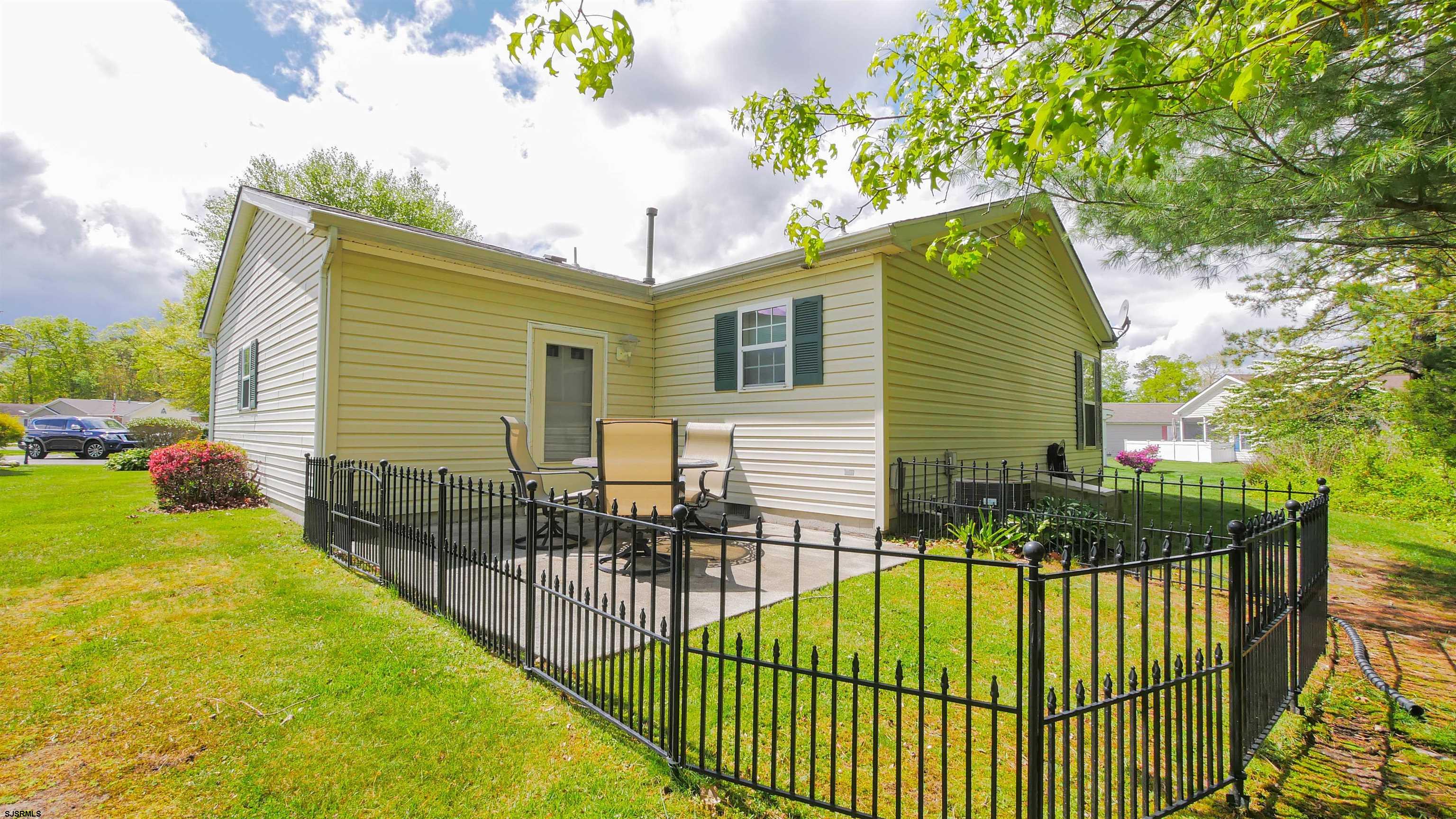 85 Oakmont Dr