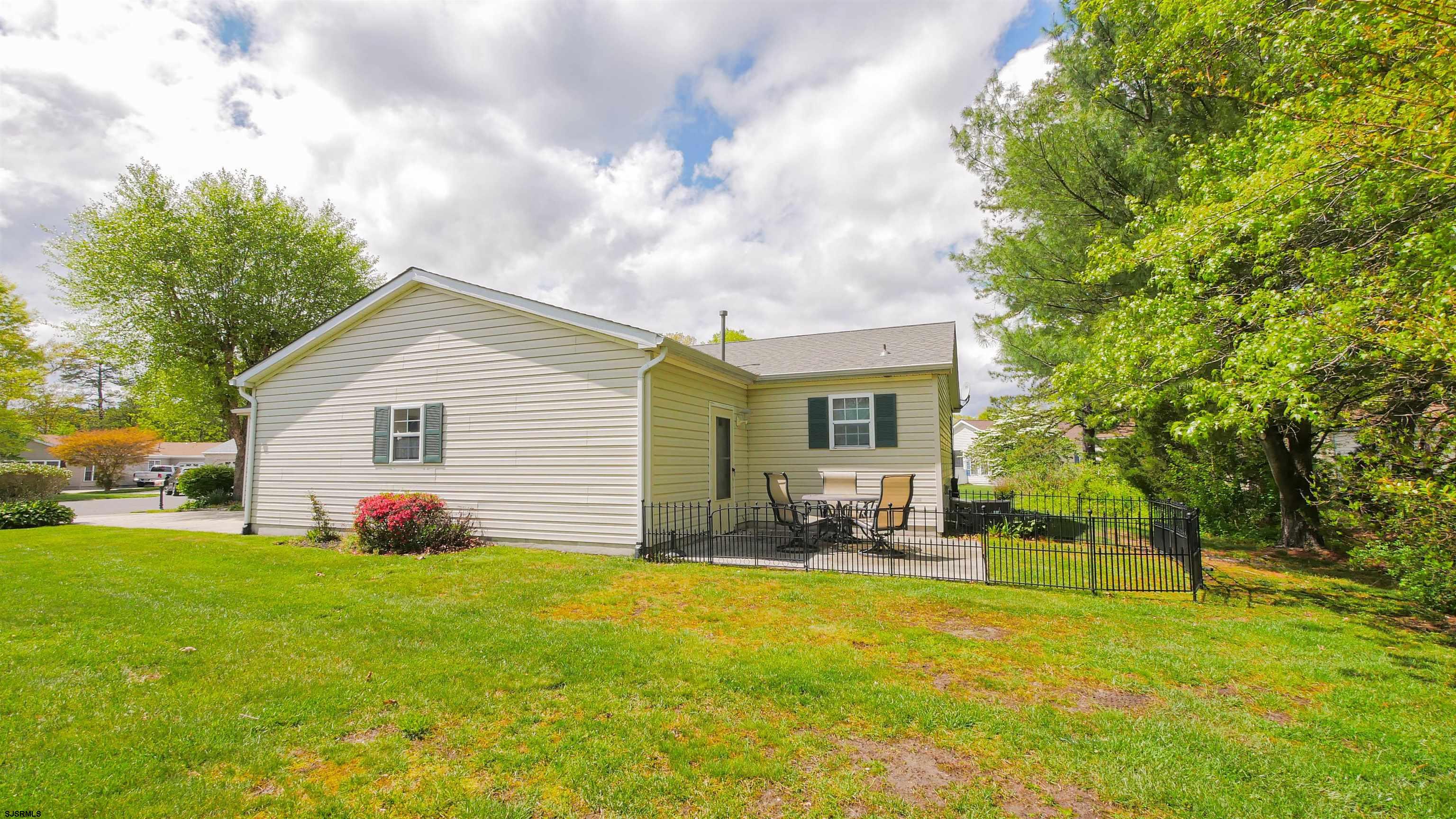 85 Oakmont Dr