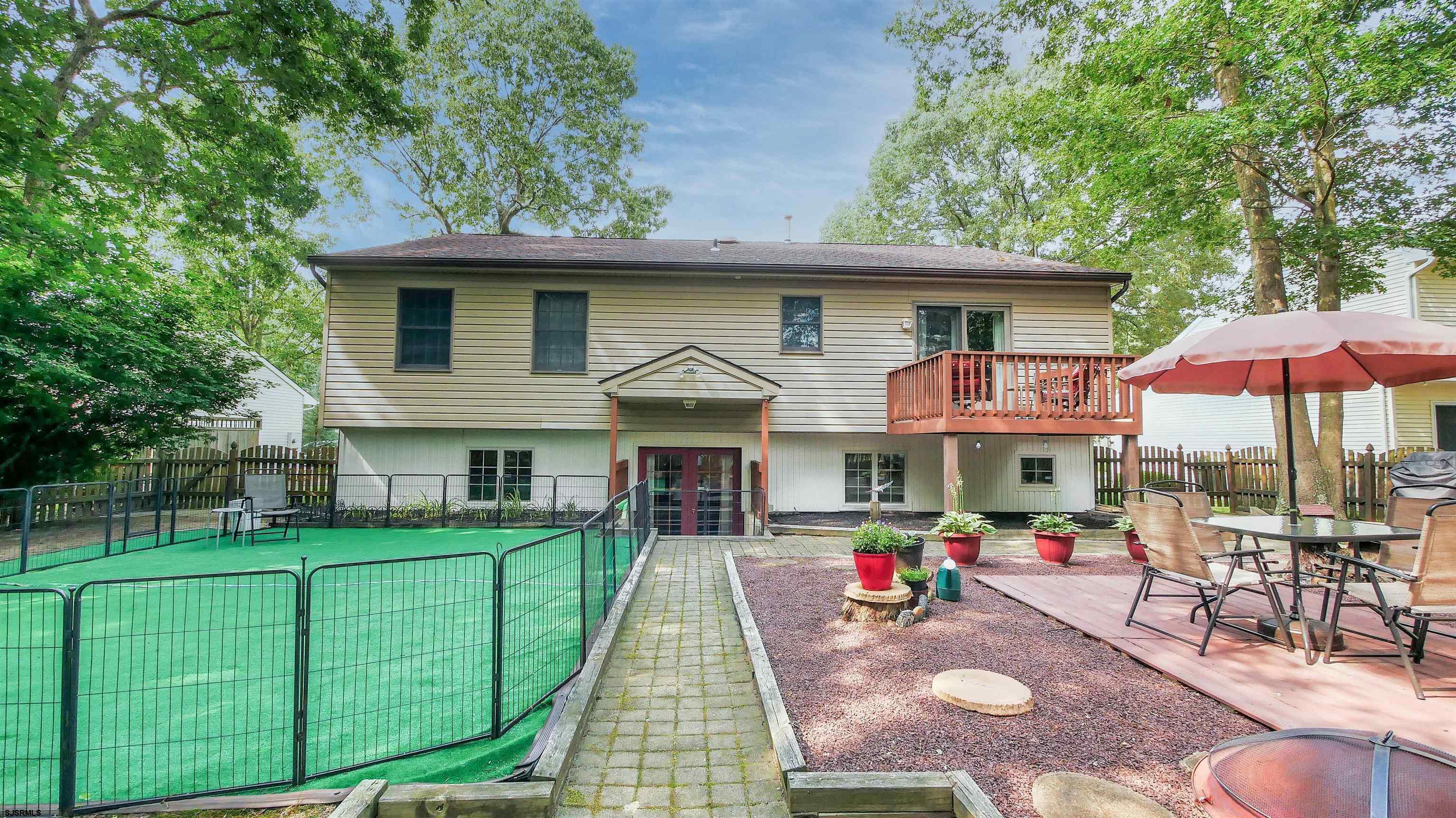 517 Cornwall Dr