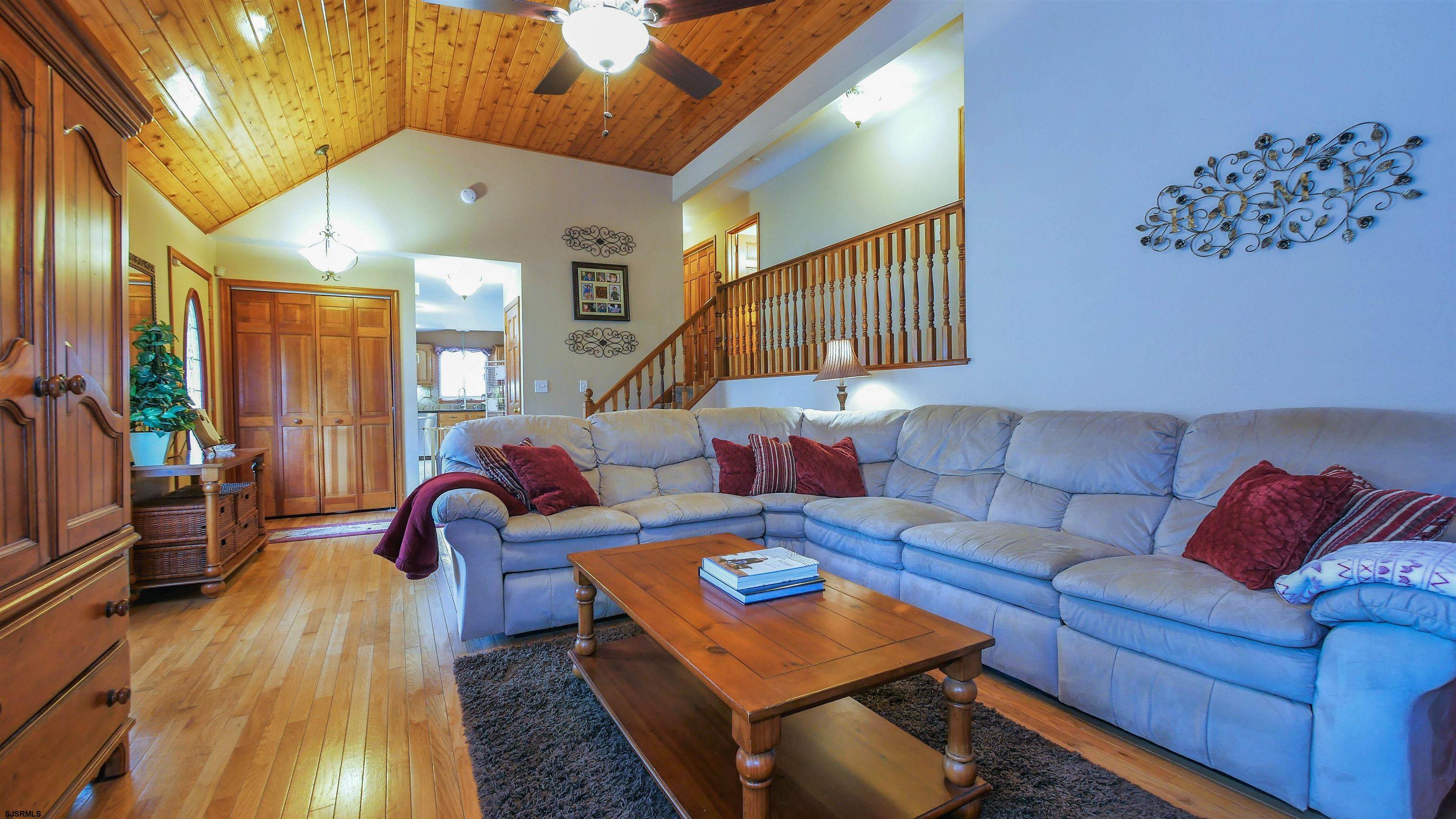 517 Cornwall Dr