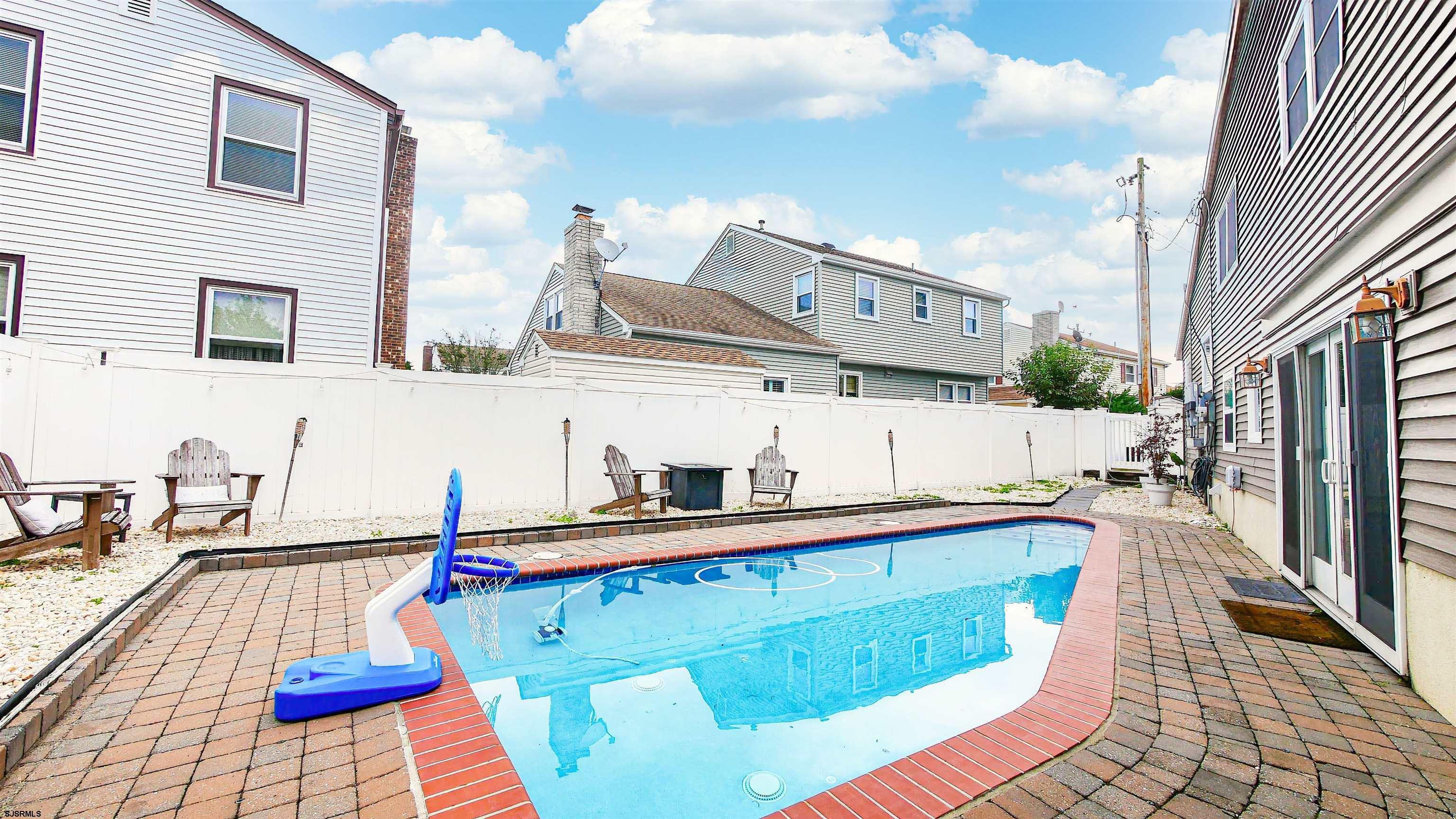 2 Essex Ct