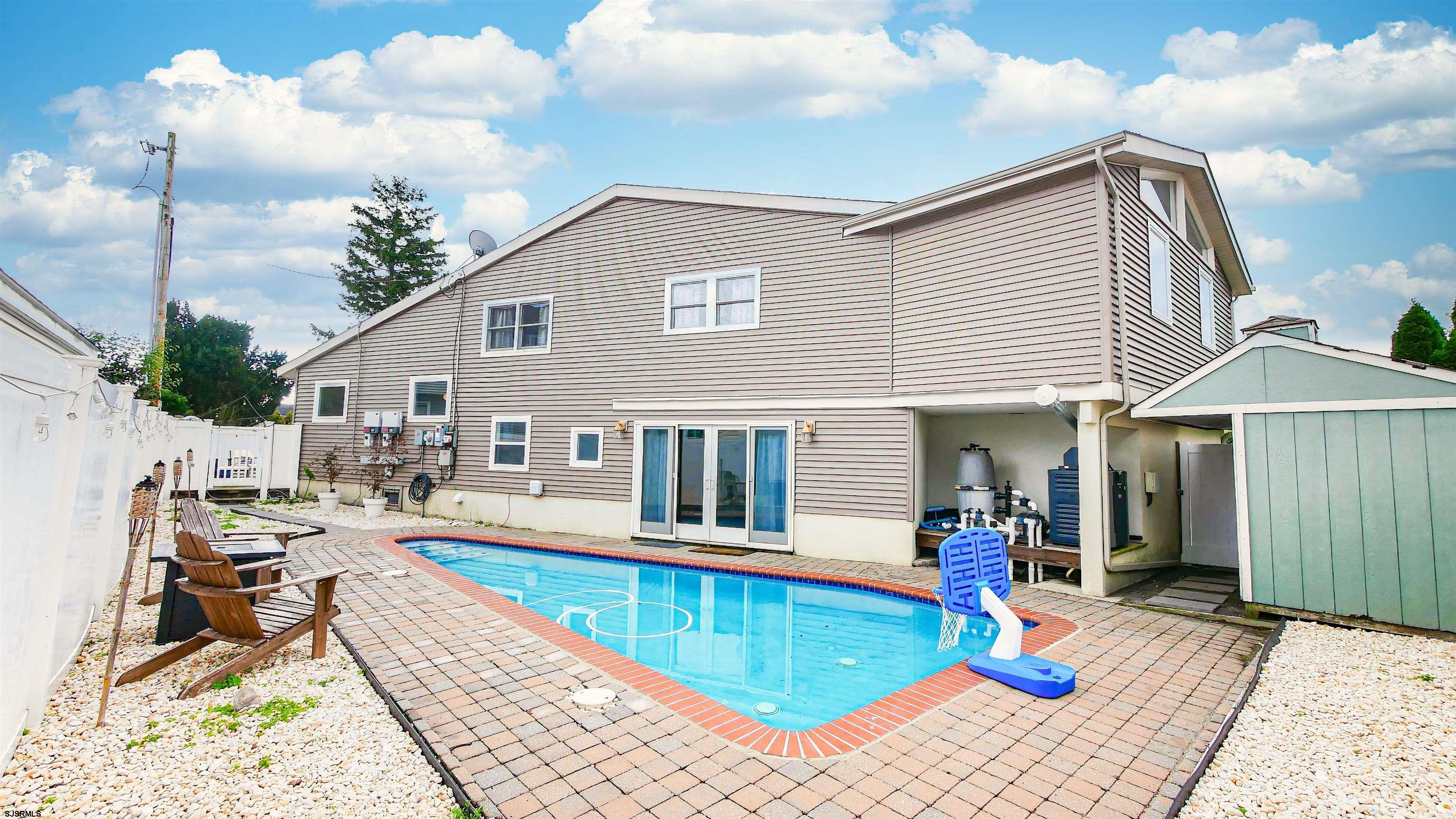 2 Essex Ct