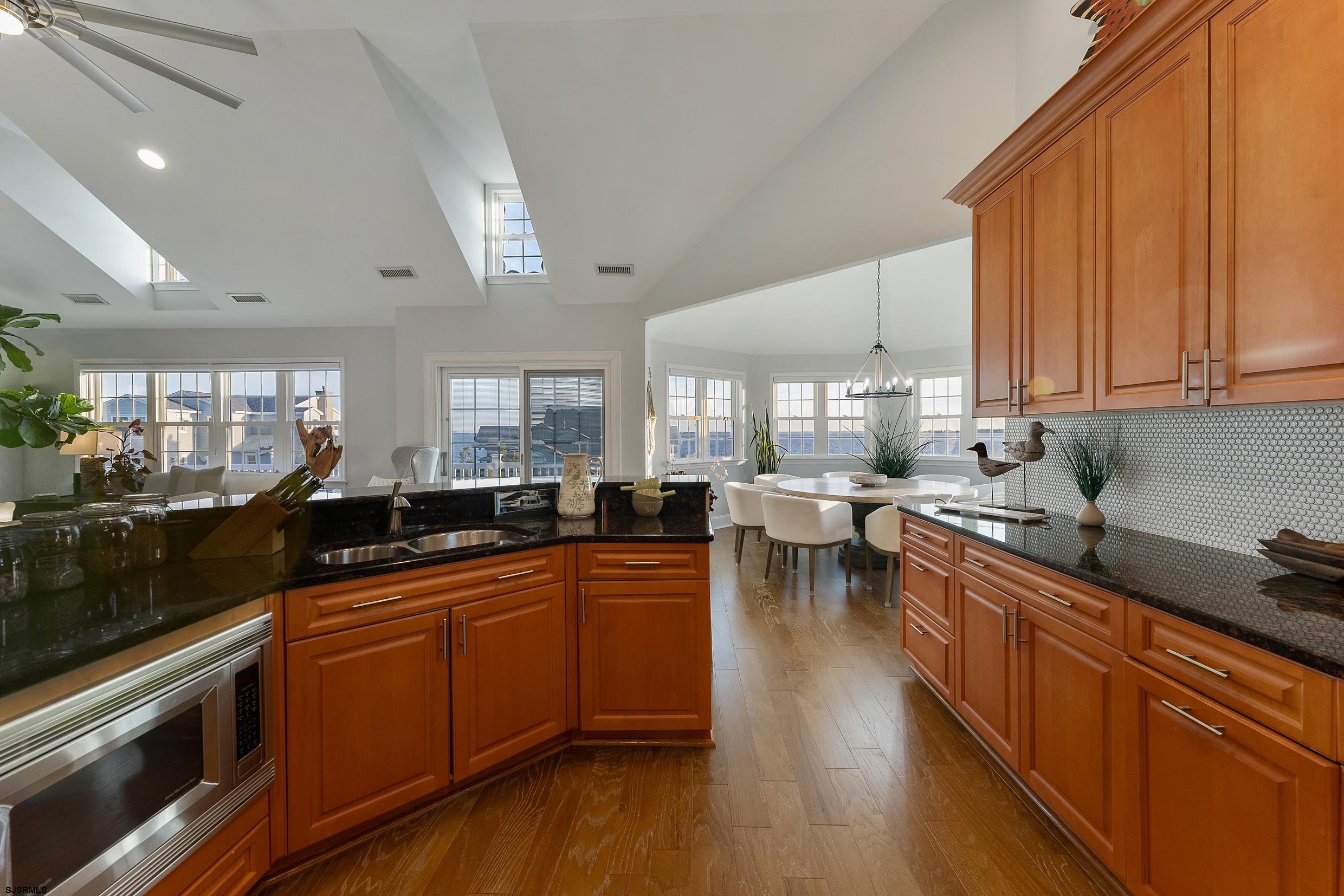 102 Broadway Ave Unit: 2