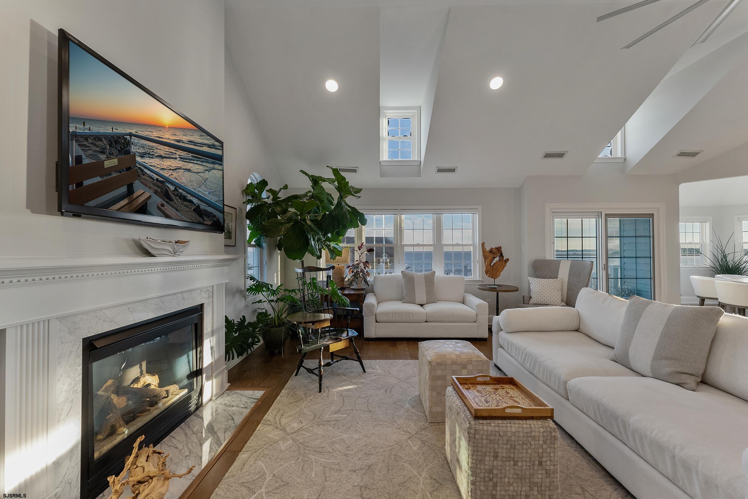 102 Broadway Ave Unit: 2