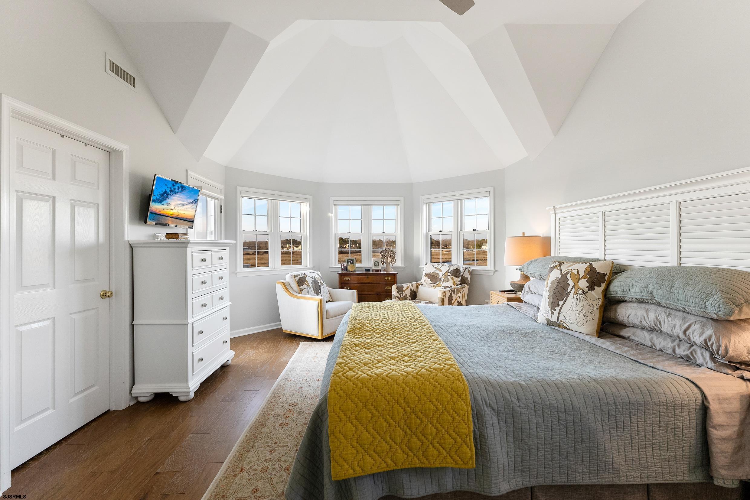 102 Broadway Ave Unit: 2