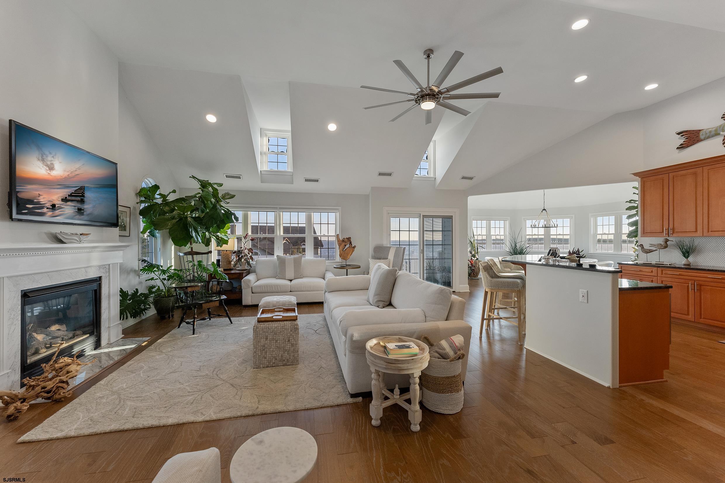 102 Broadway Ave Unit: 2