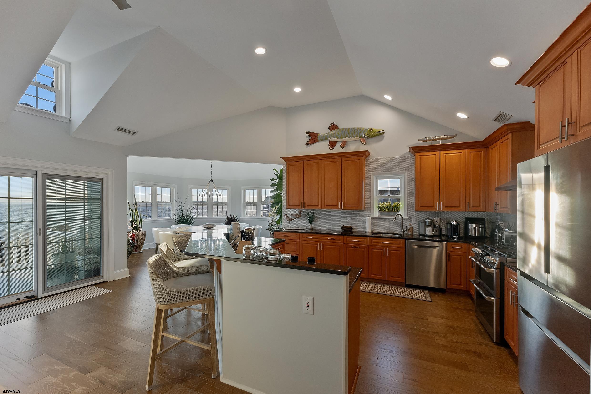 102 Broadway Ave Unit: 2