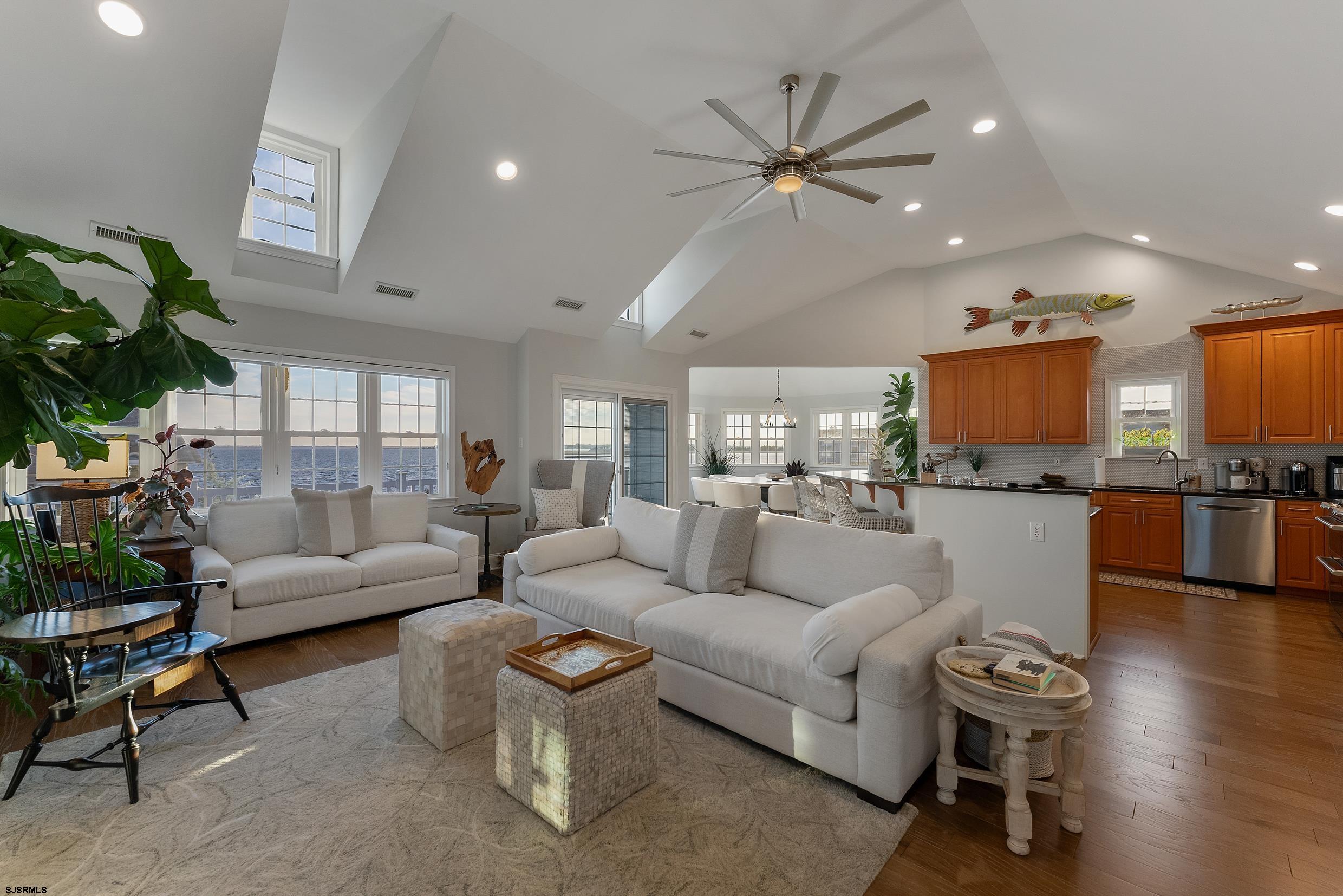 102 Broadway Ave Unit: 2