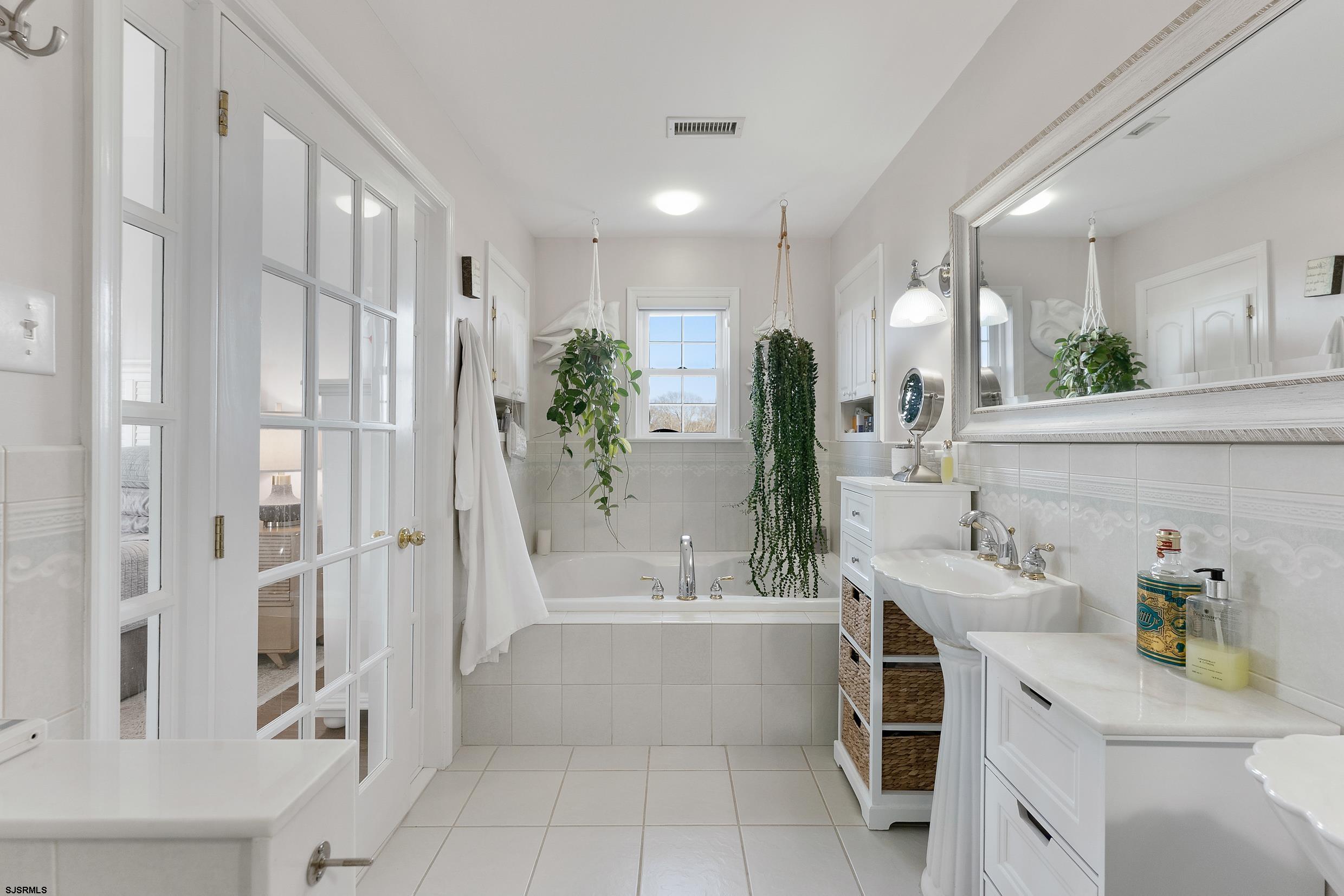 102 Broadway Ave Unit: 2
