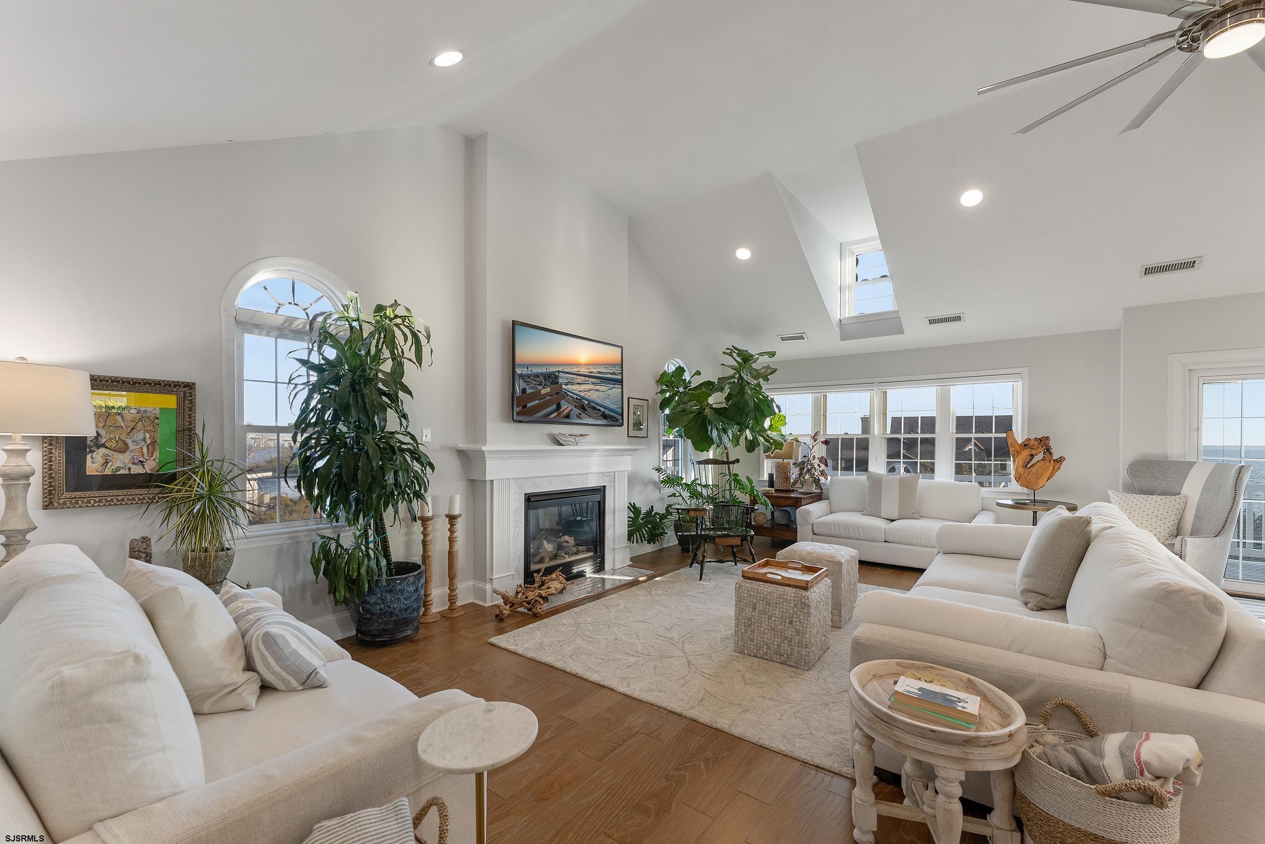 102 Broadway Ave Unit: 2