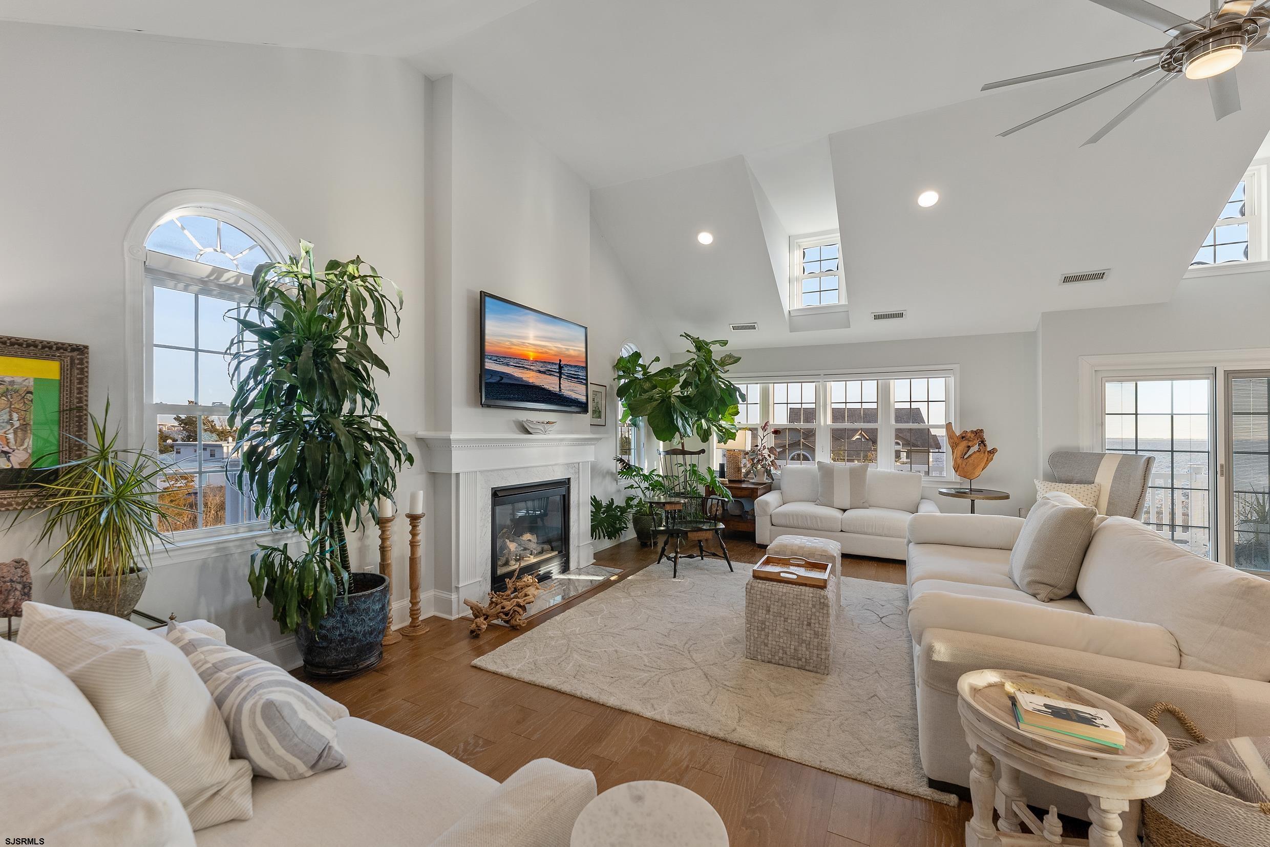 102 Broadway Ave Unit: 2