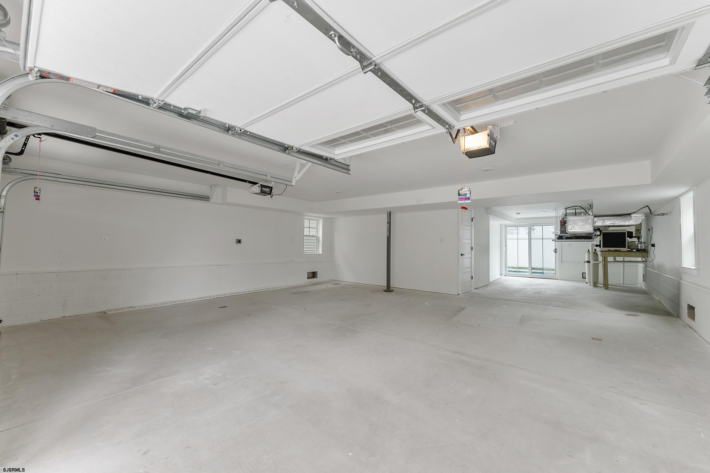 122 N Thurlow Ave