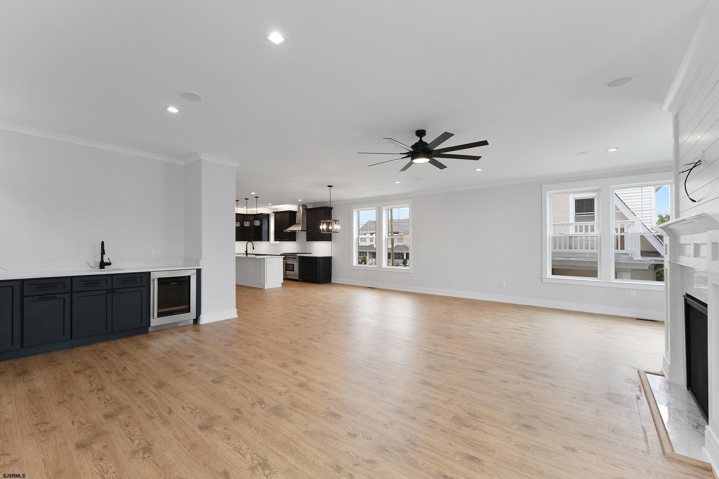 122 N Thurlow Ave