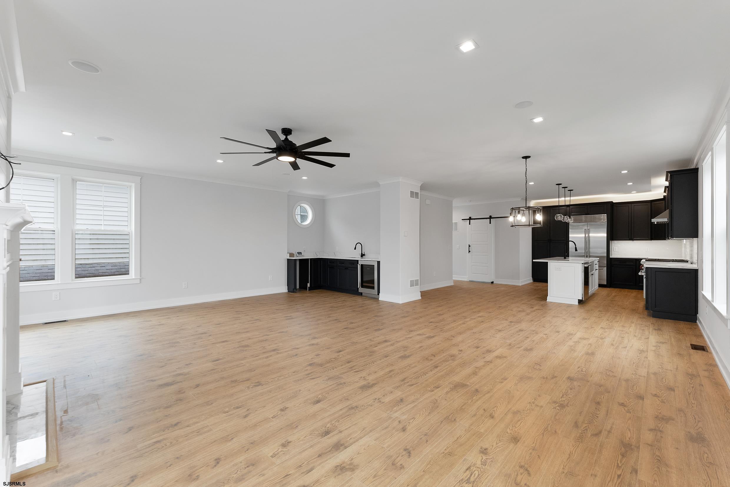 122 N Thurlow Ave