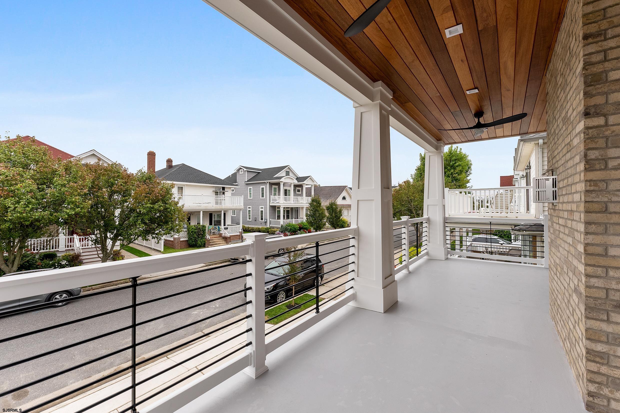 122 N Thurlow Ave