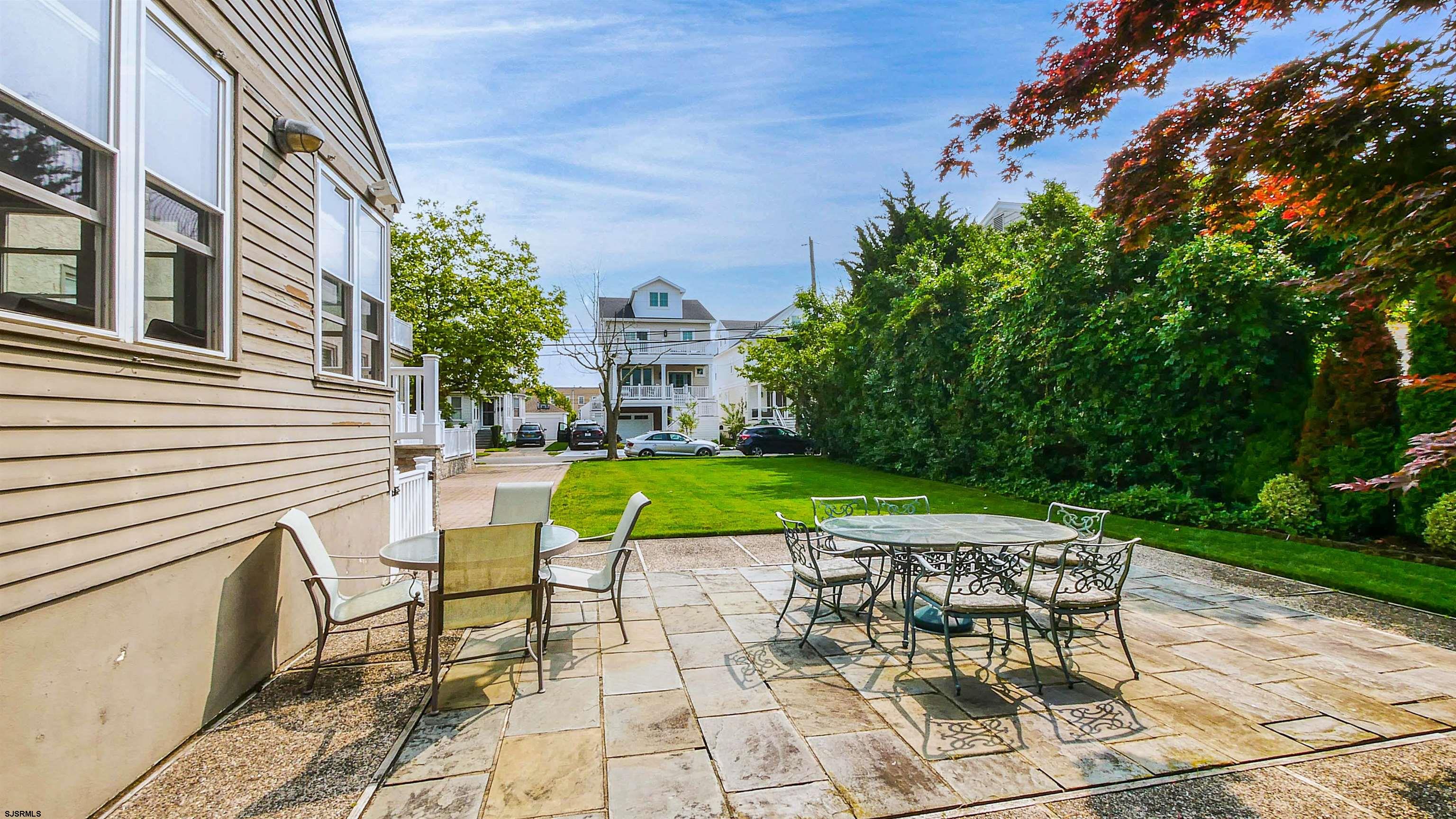 8 N Lancaster Ave