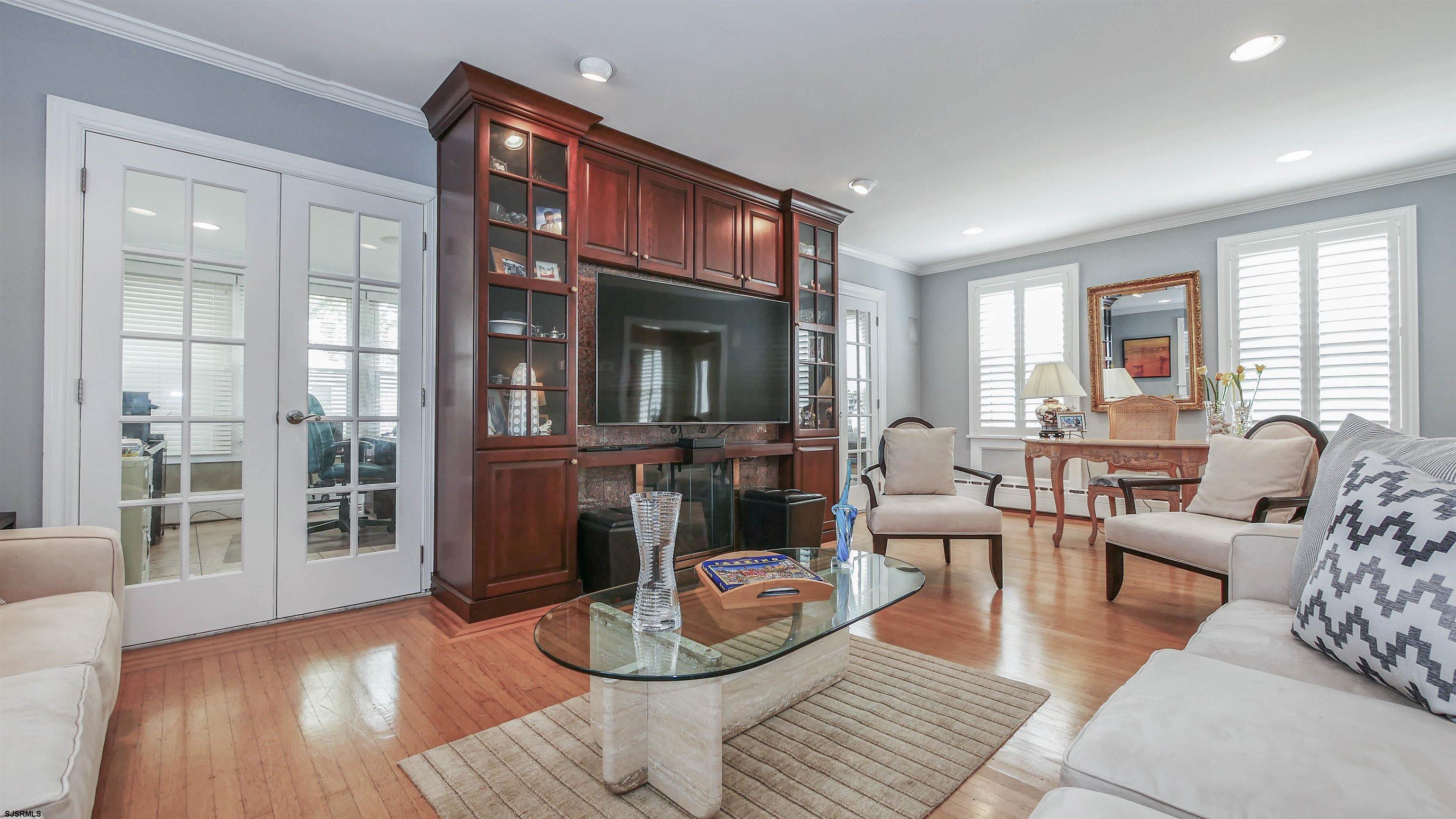 8 N Lancaster Ave