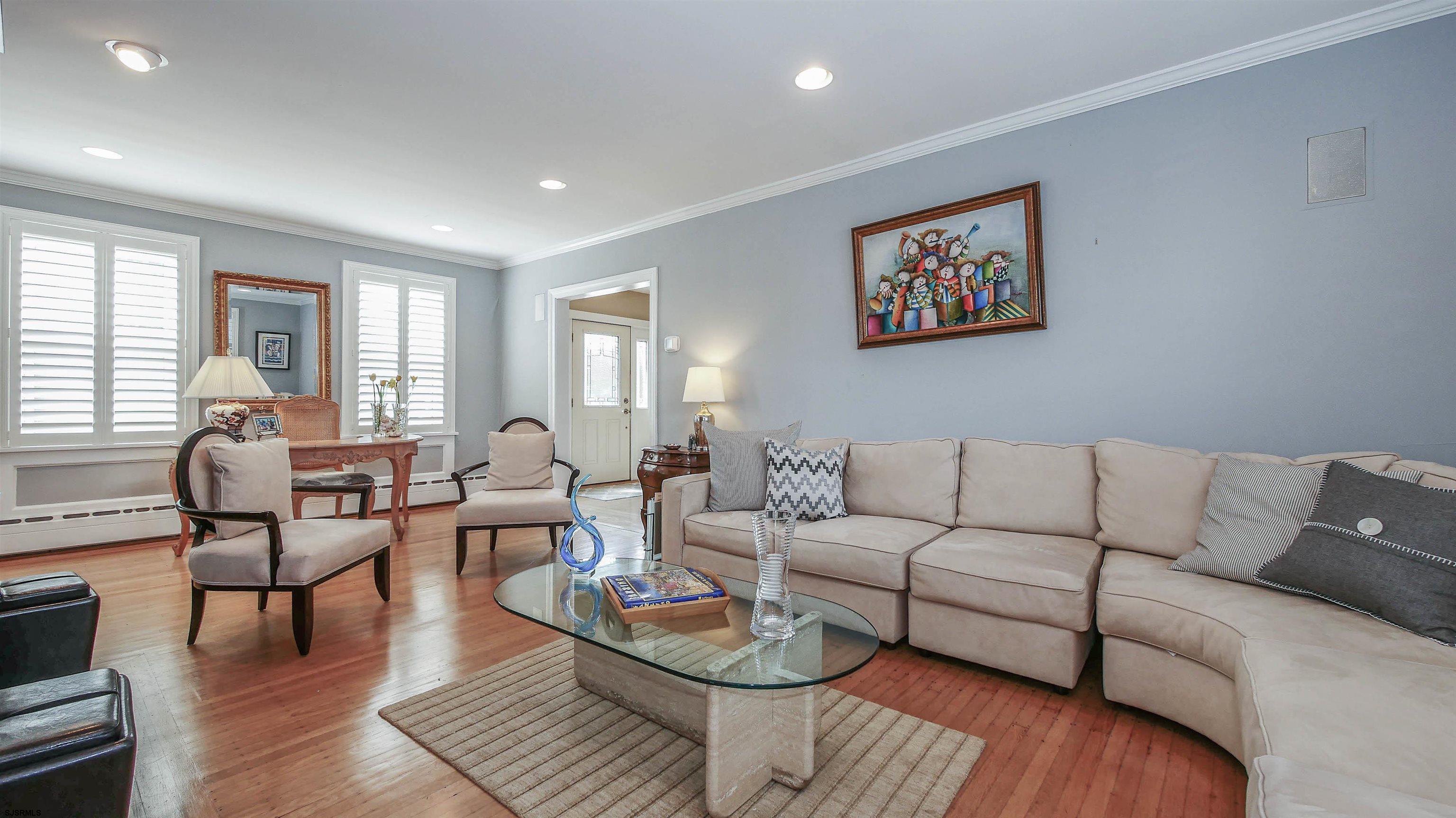 8 N Lancaster Ave