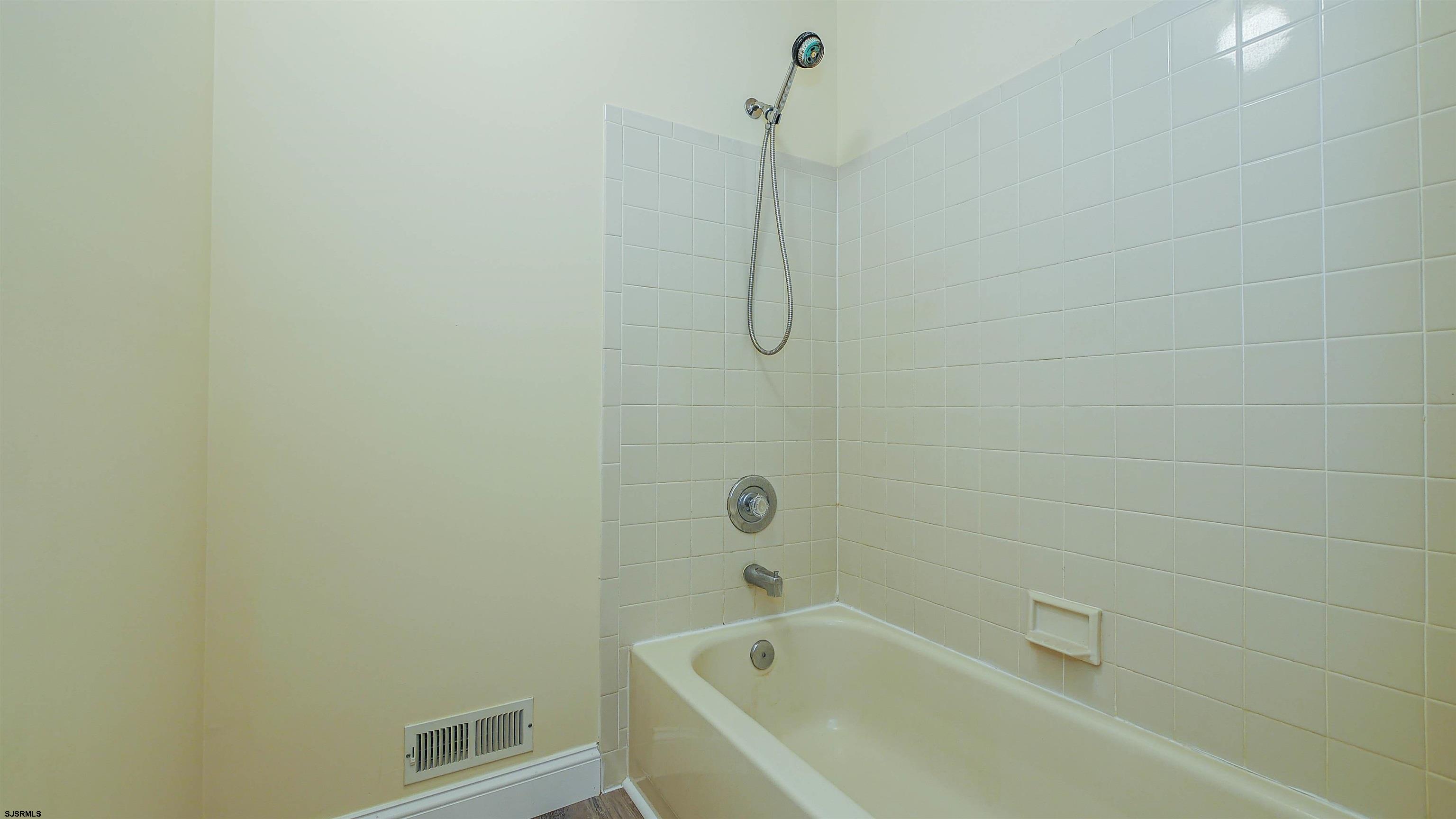 8 Navajo Ct Unit: 2