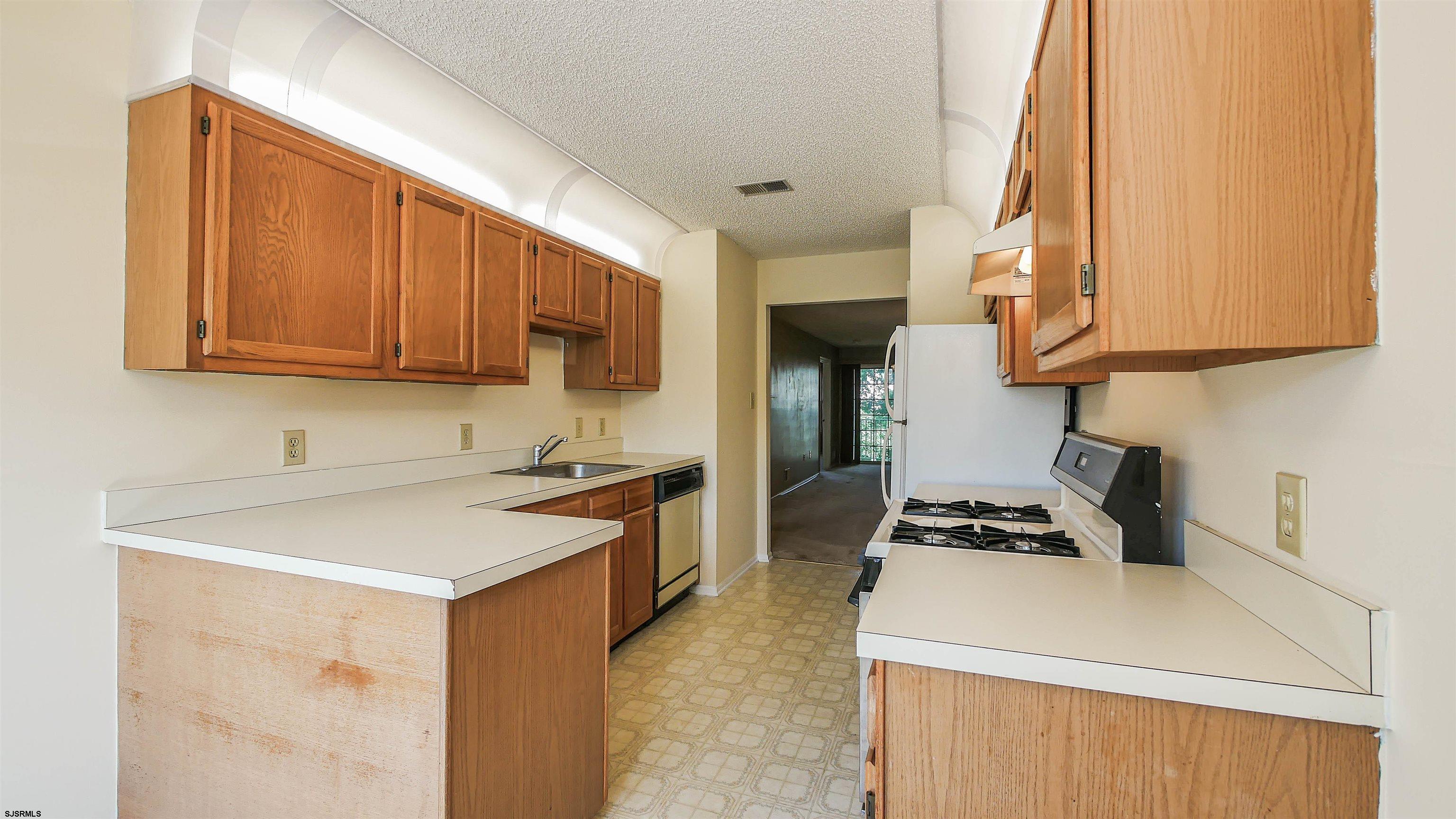 8 Navajo Ct Unit: 2