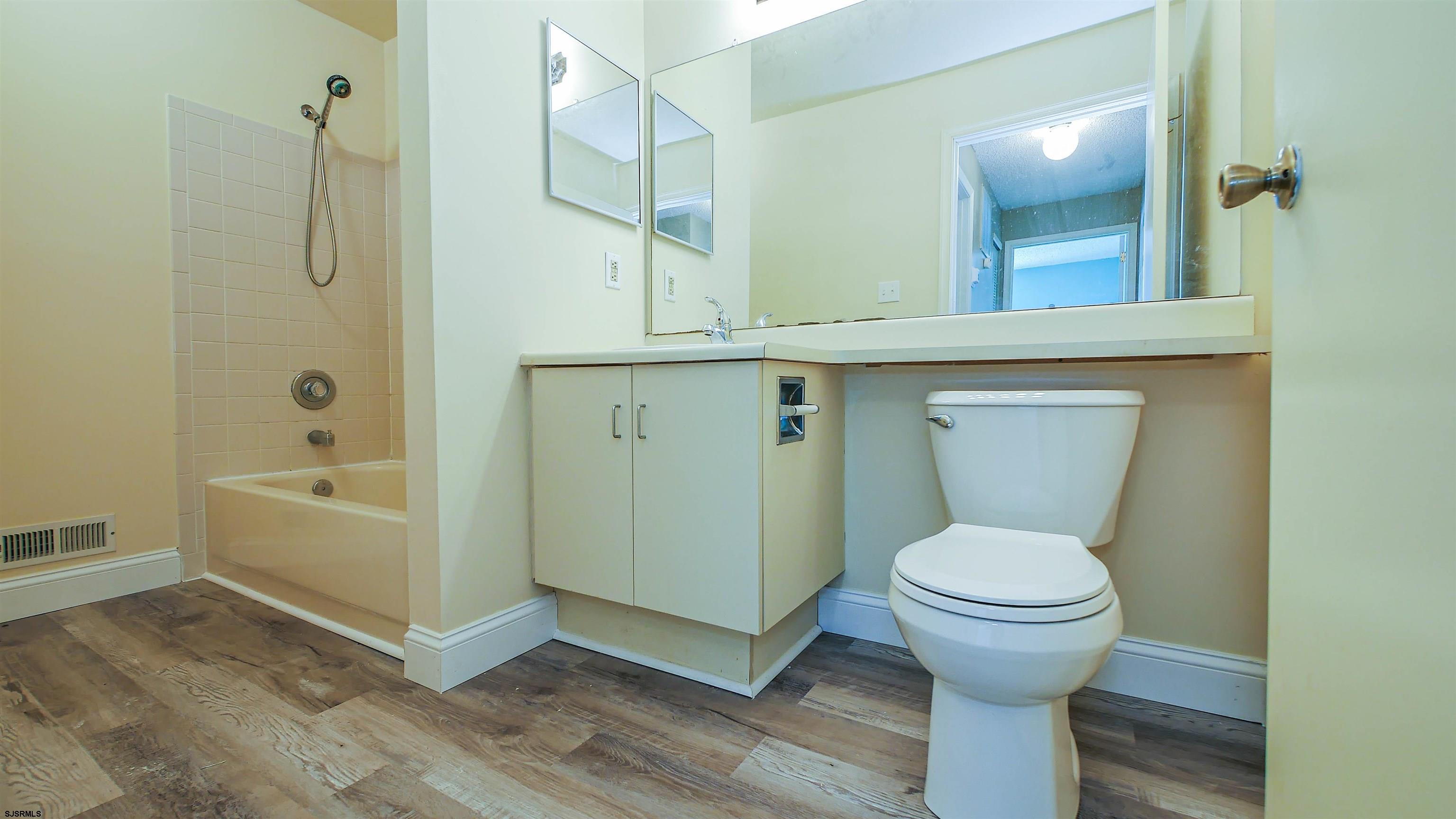 8 Navajo Ct Unit: 2