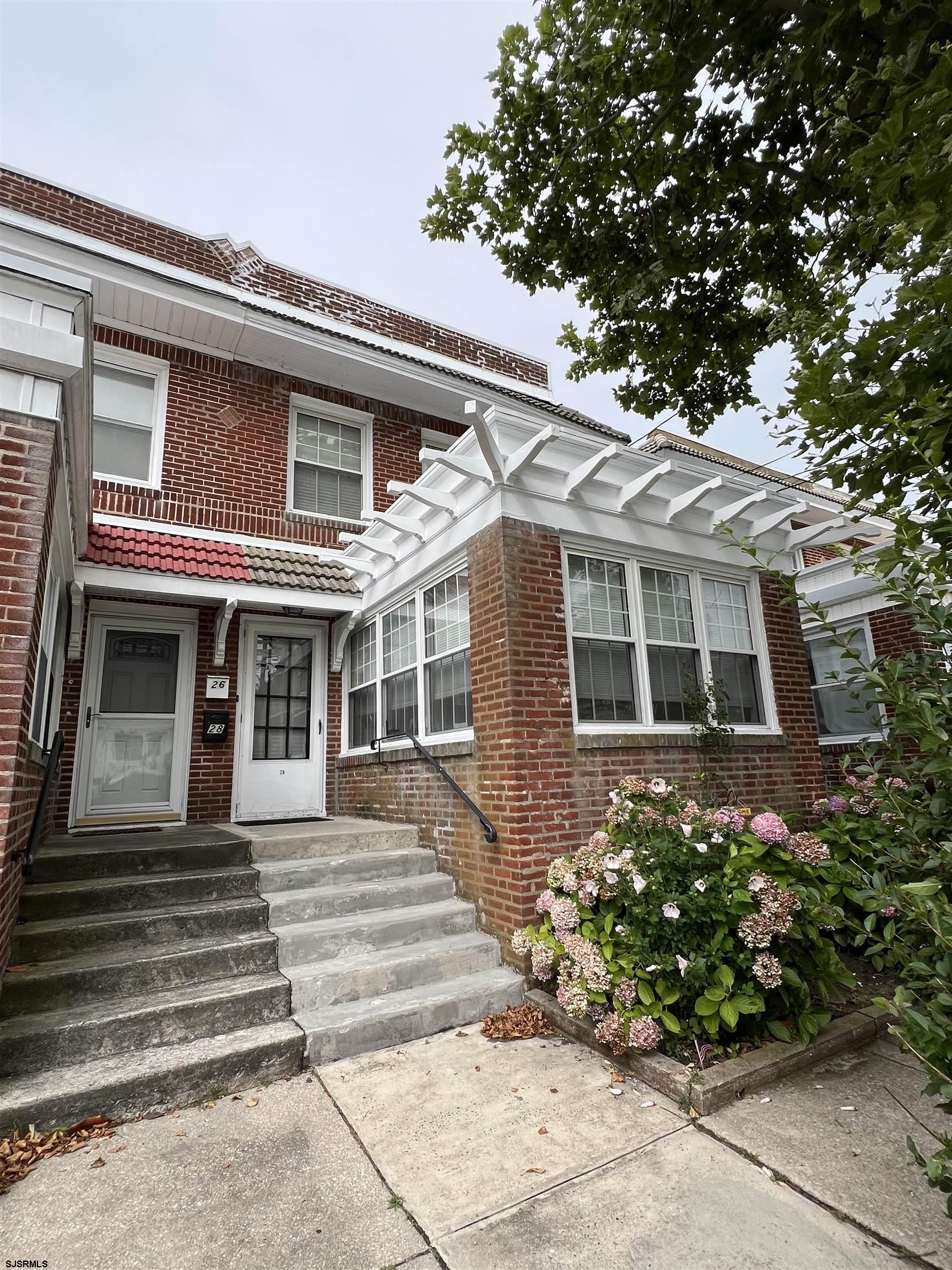 28 N Montgomery Ave
