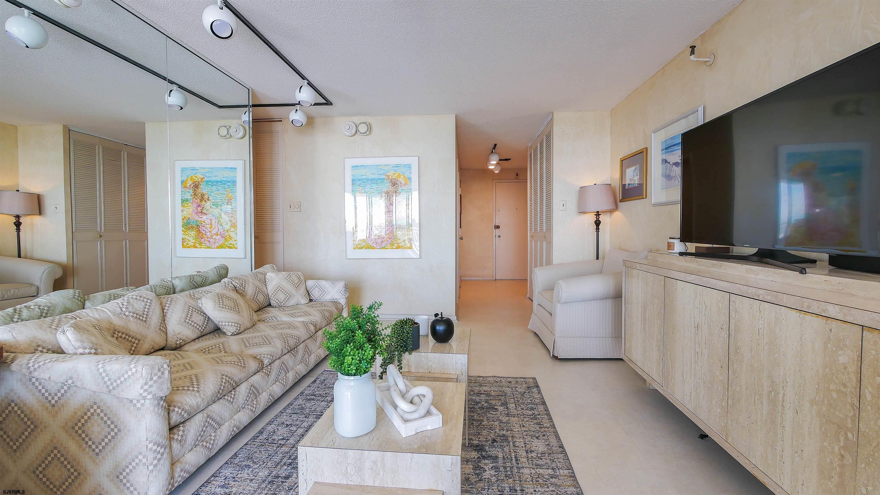 5200 Boardwalk Unit: 14A