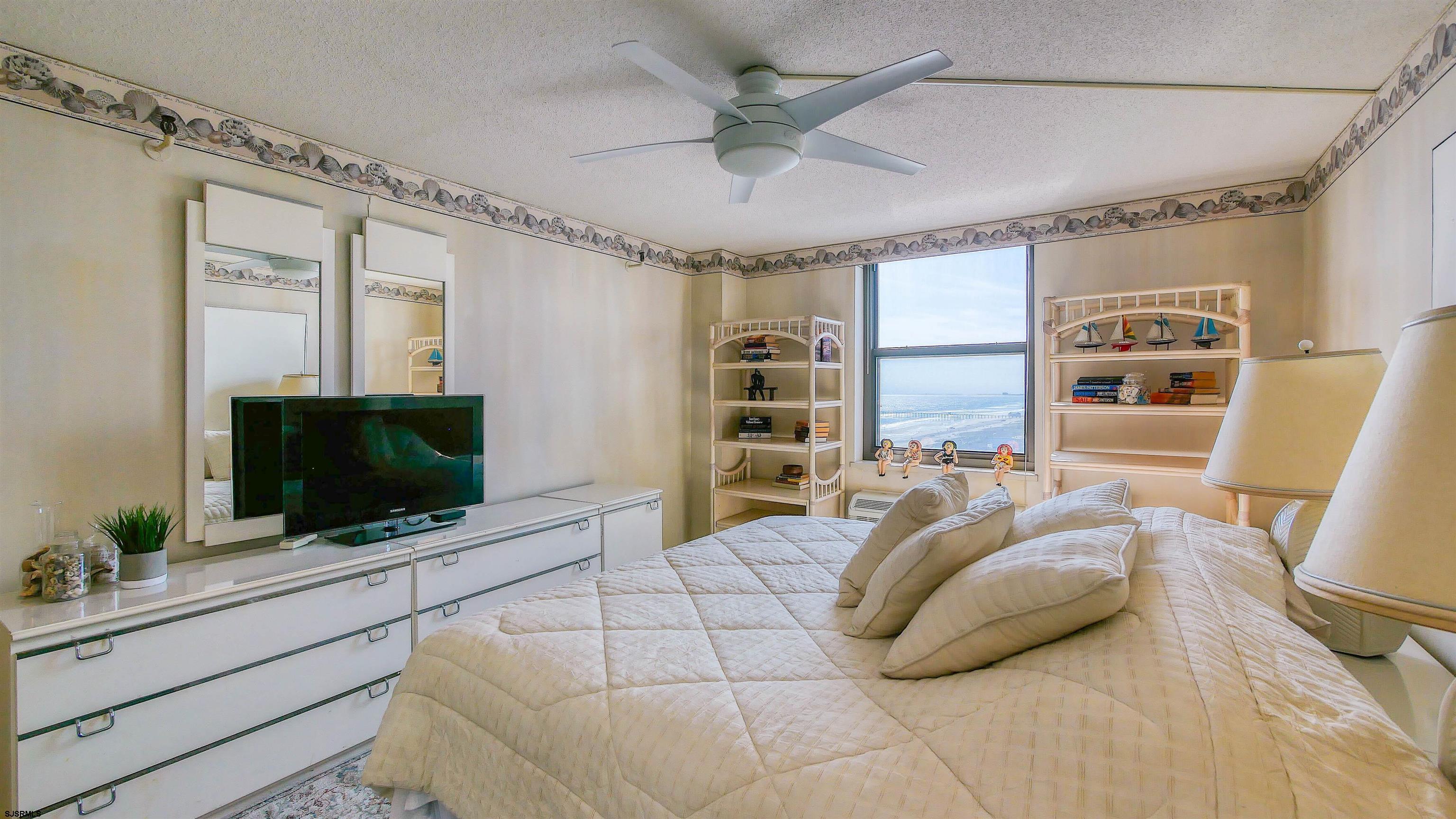 5200 Boardwalk Unit: 14A