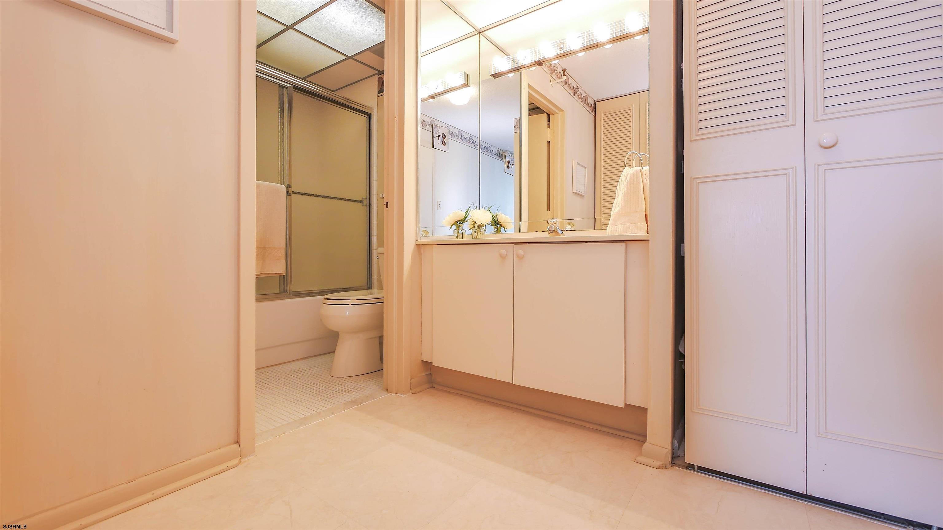 5200 Boardwalk Unit: 14A